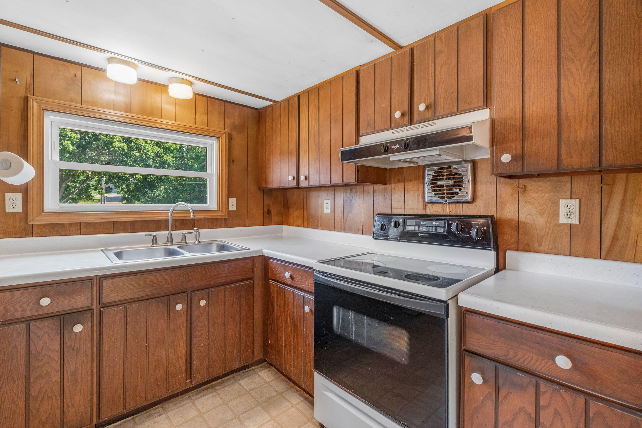 139 E Shore Road Property Photo 12
