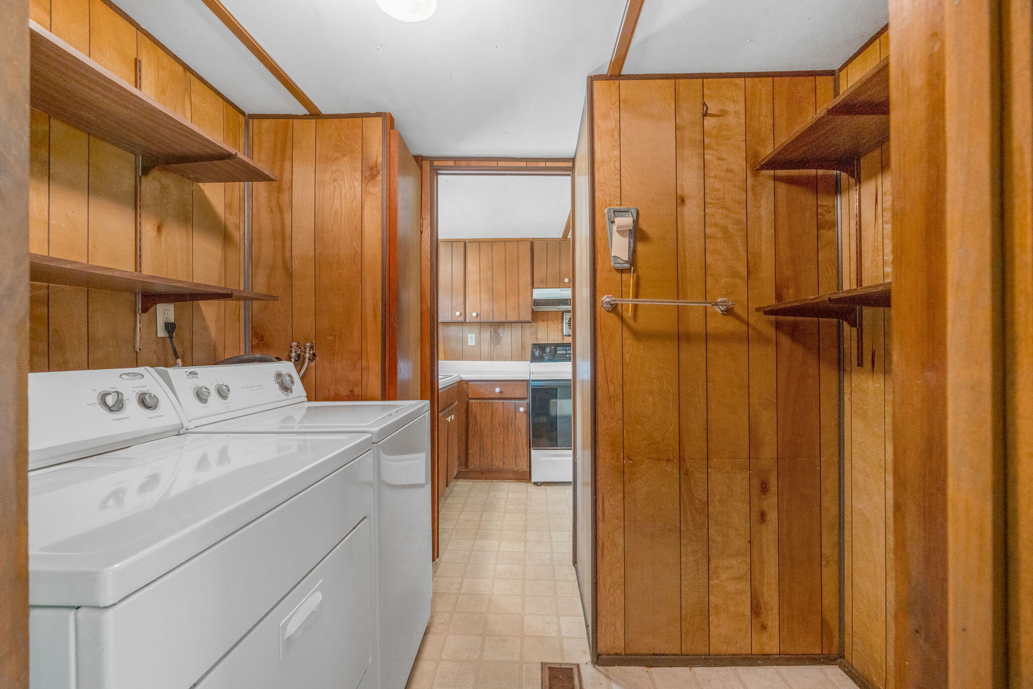 139 E Shore Road Property Photo 15