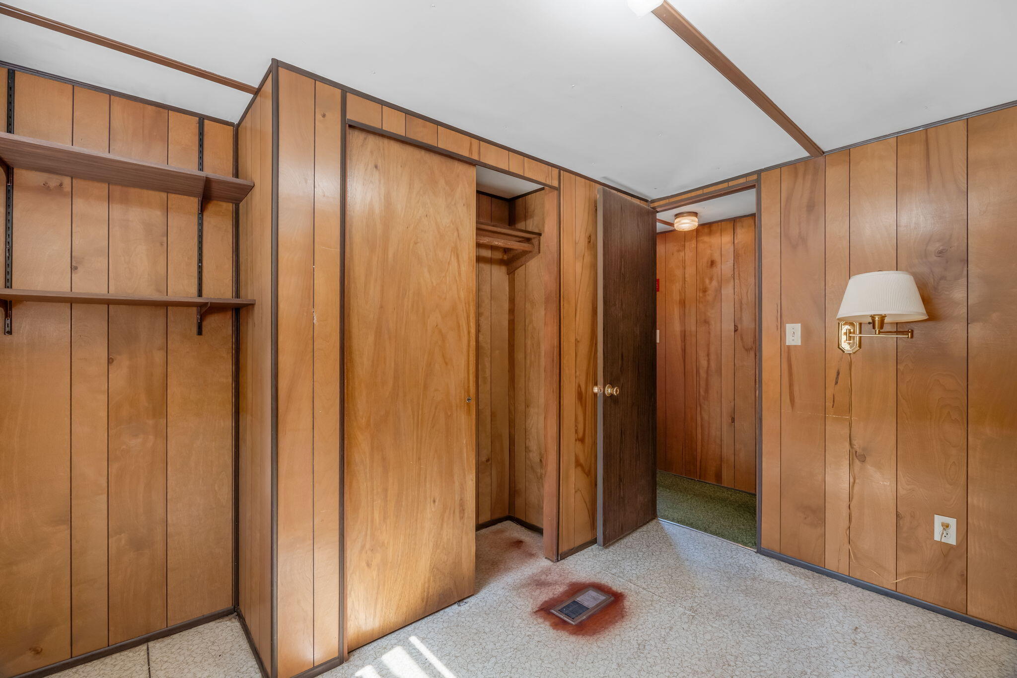 139 E Shore Road Property Photo 24