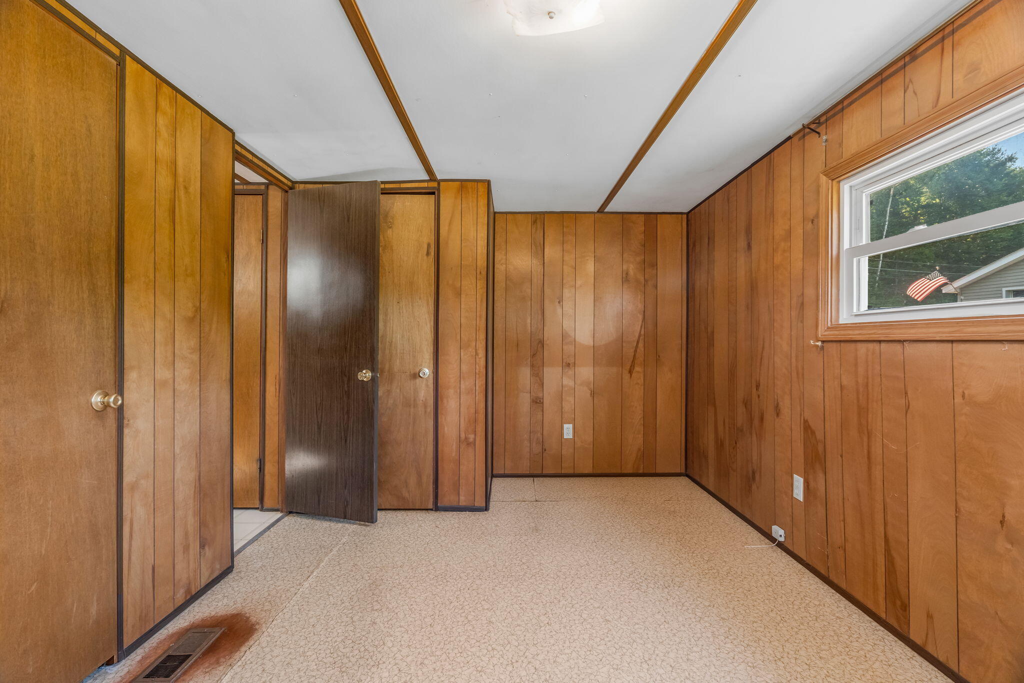 139 E Shore Road Property Photo 25