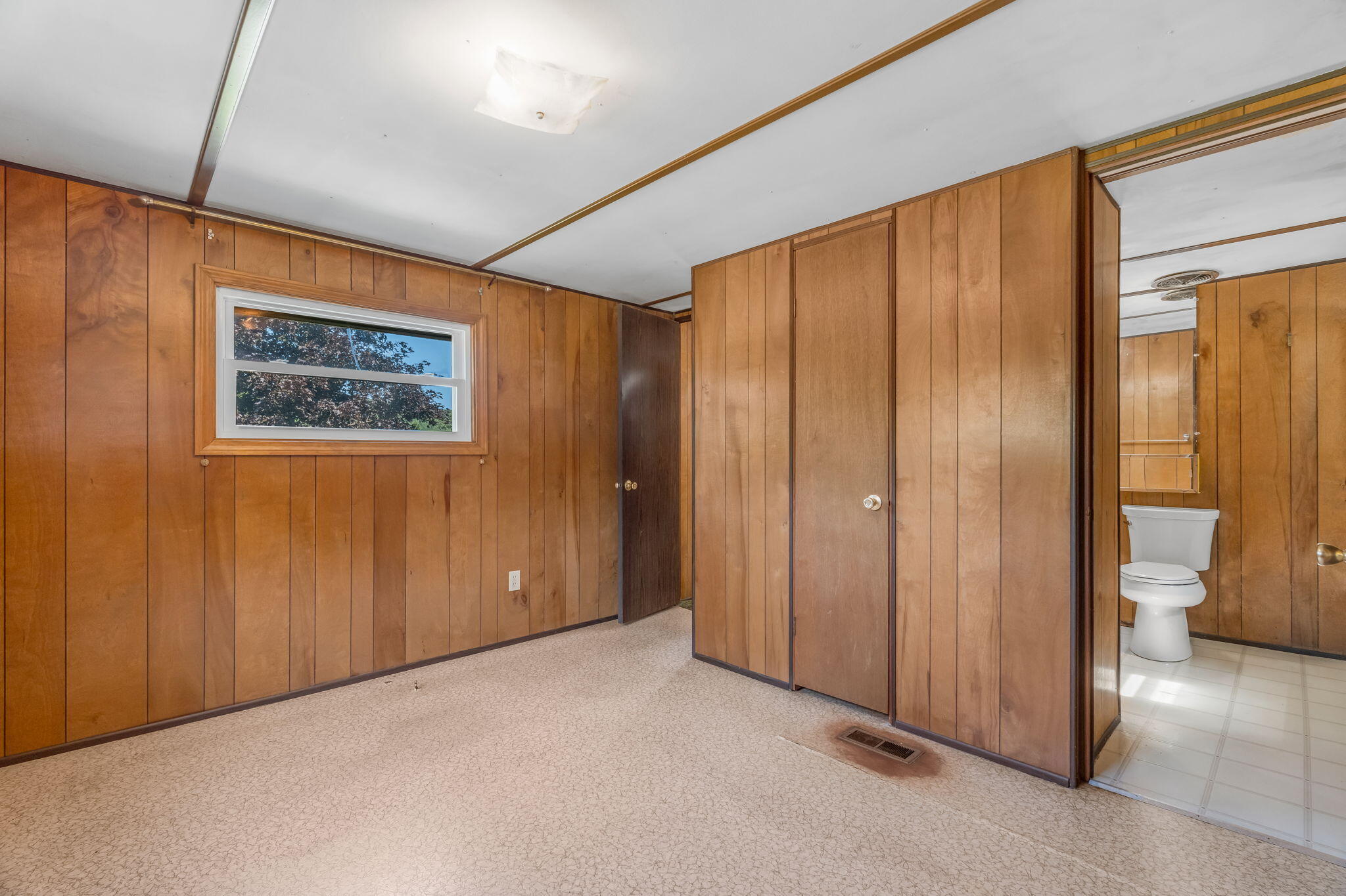139 E Shore Road Property Photo 26