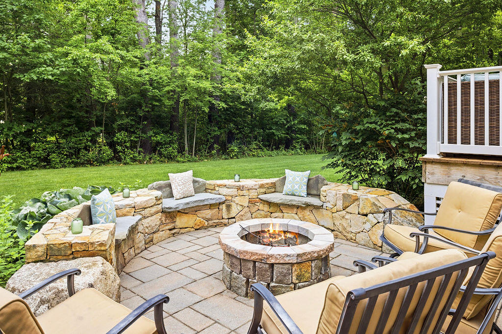 2 Beacon Street Property Photo 15