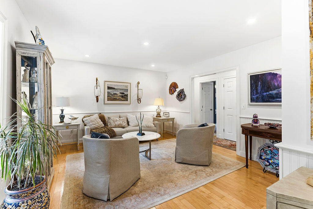 2 Beacon Street Property Photo 18