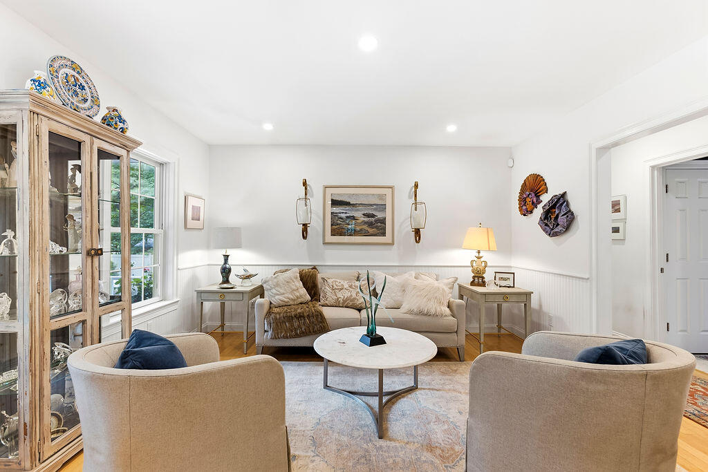 2 Beacon Street Property Photo 21