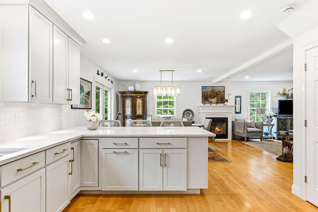 2 Beacon Street Property Photo 30
