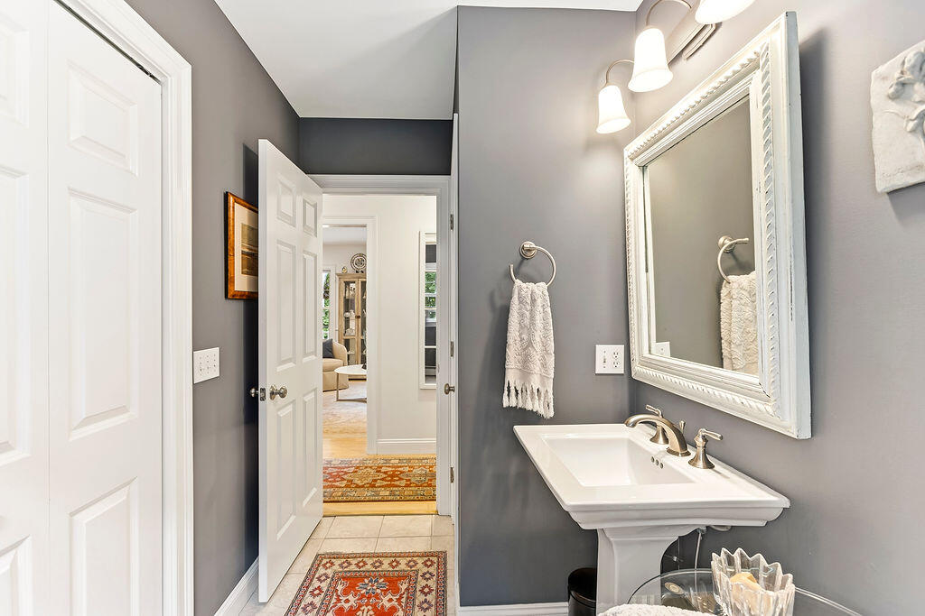 2 Beacon Street Property Photo 35