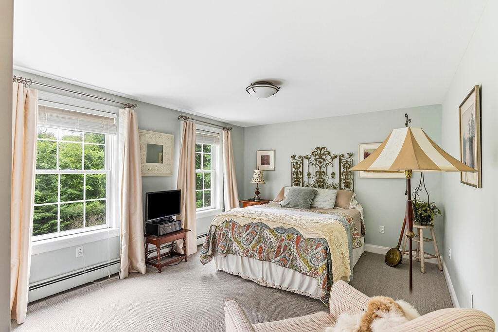 2 Beacon Street Property Photo 44