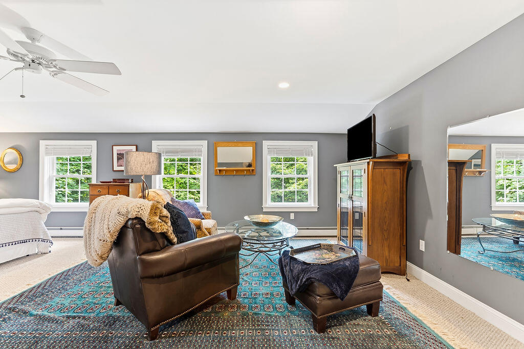 2 Beacon Street Property Photo 49