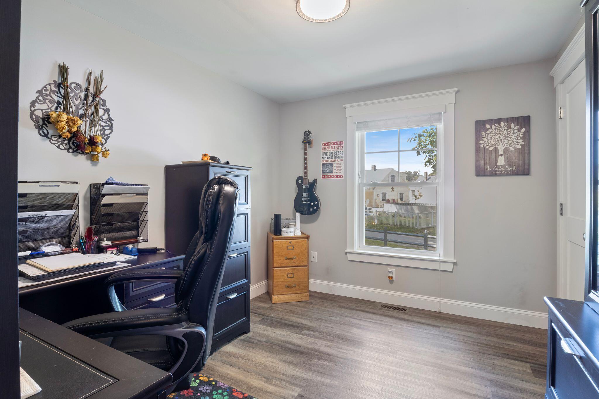 6 Bower Lane Property Photo 20