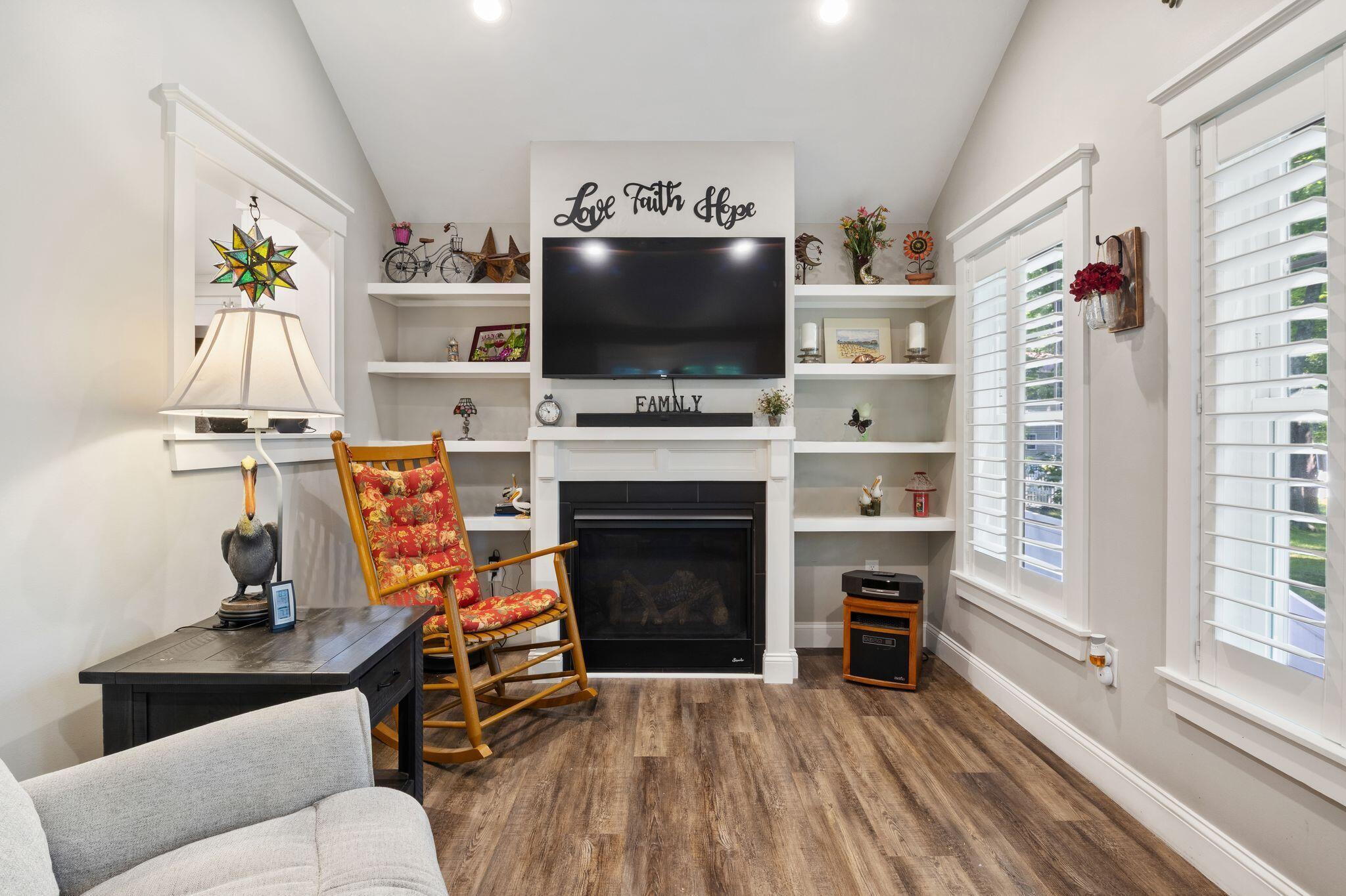 6 Bower Lane Property Photo 29
