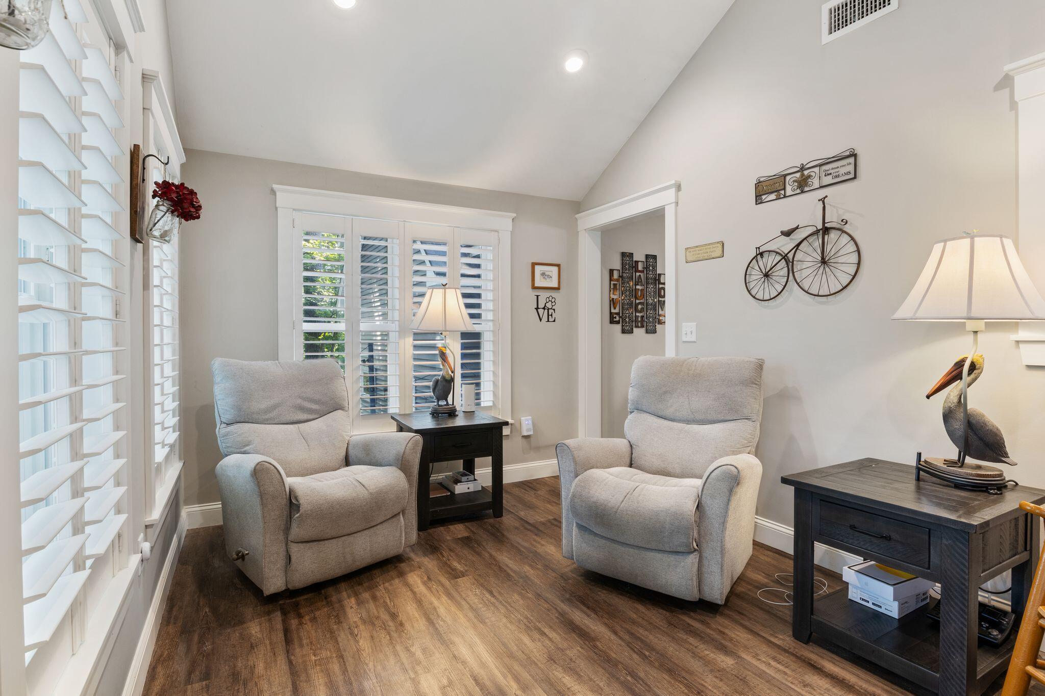 6 Bower Lane Property Photo 30