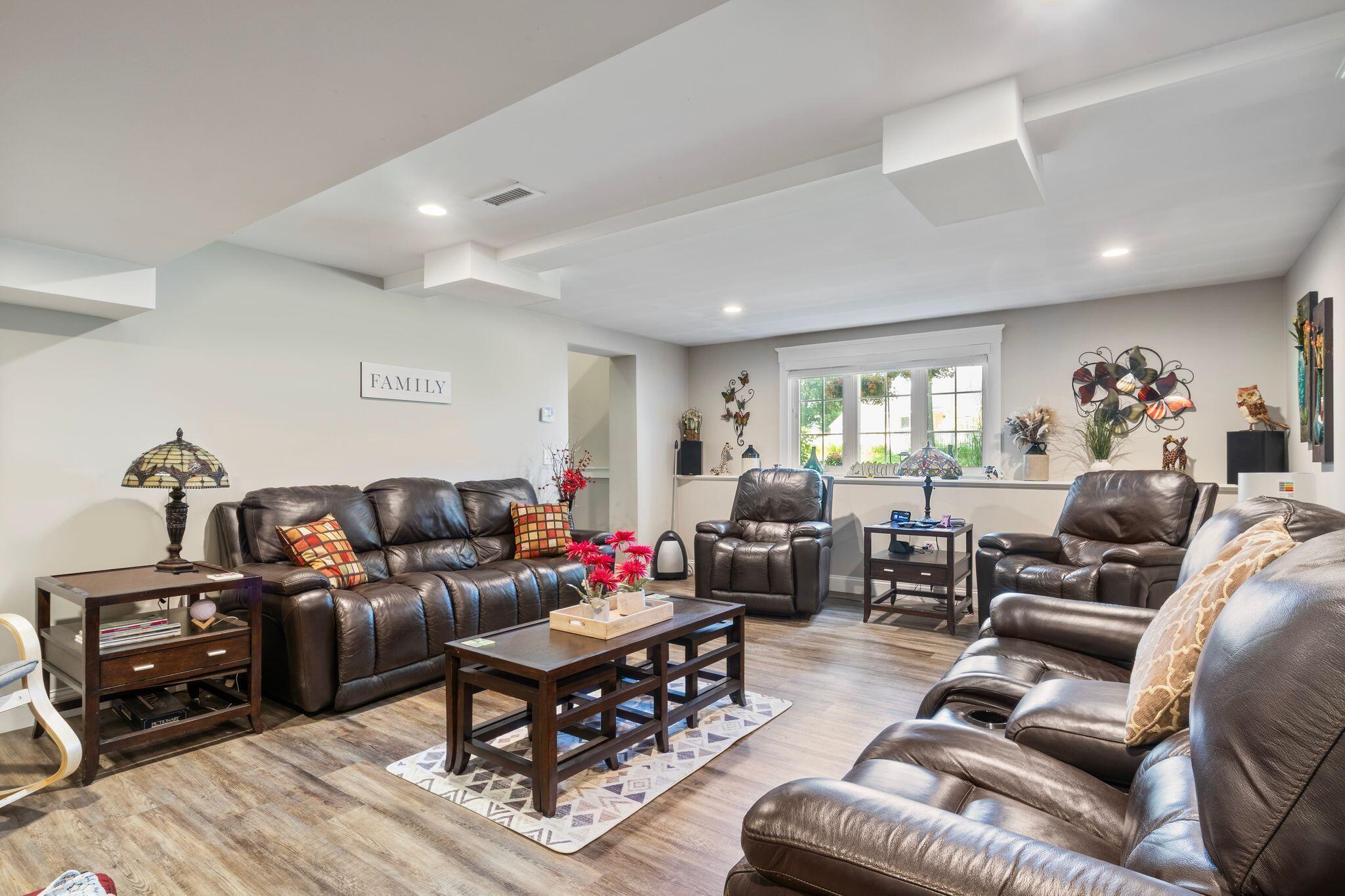 6 Bower Lane Property Photo 45