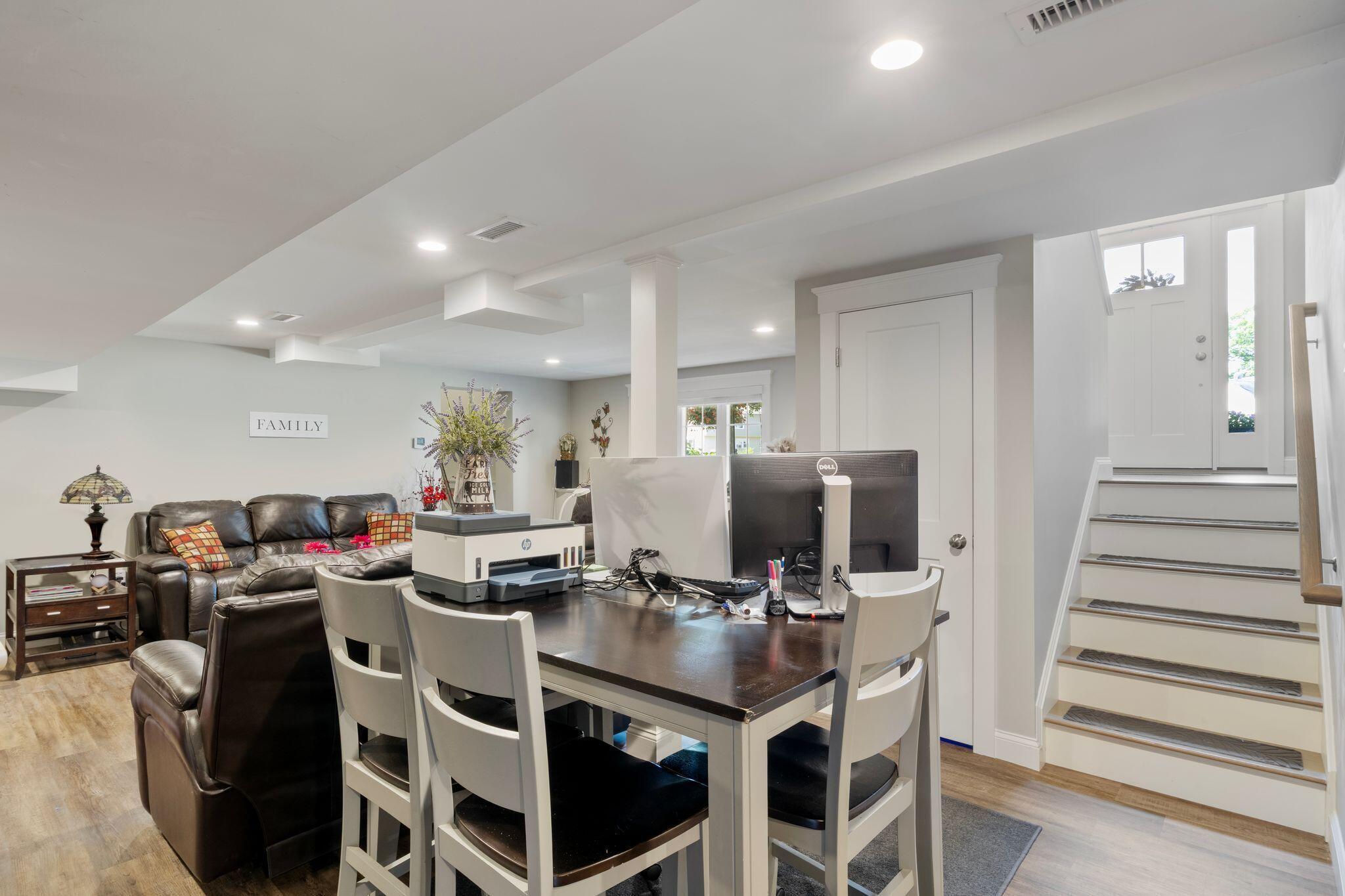 6 Bower Lane Property Photo 47