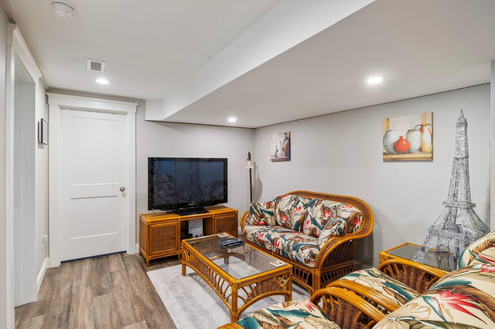 6 Bower Lane Property Photo 48