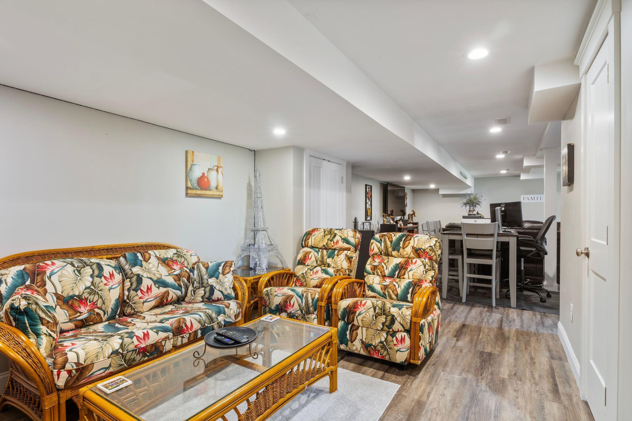 6 Bower Lane Property Photo 49