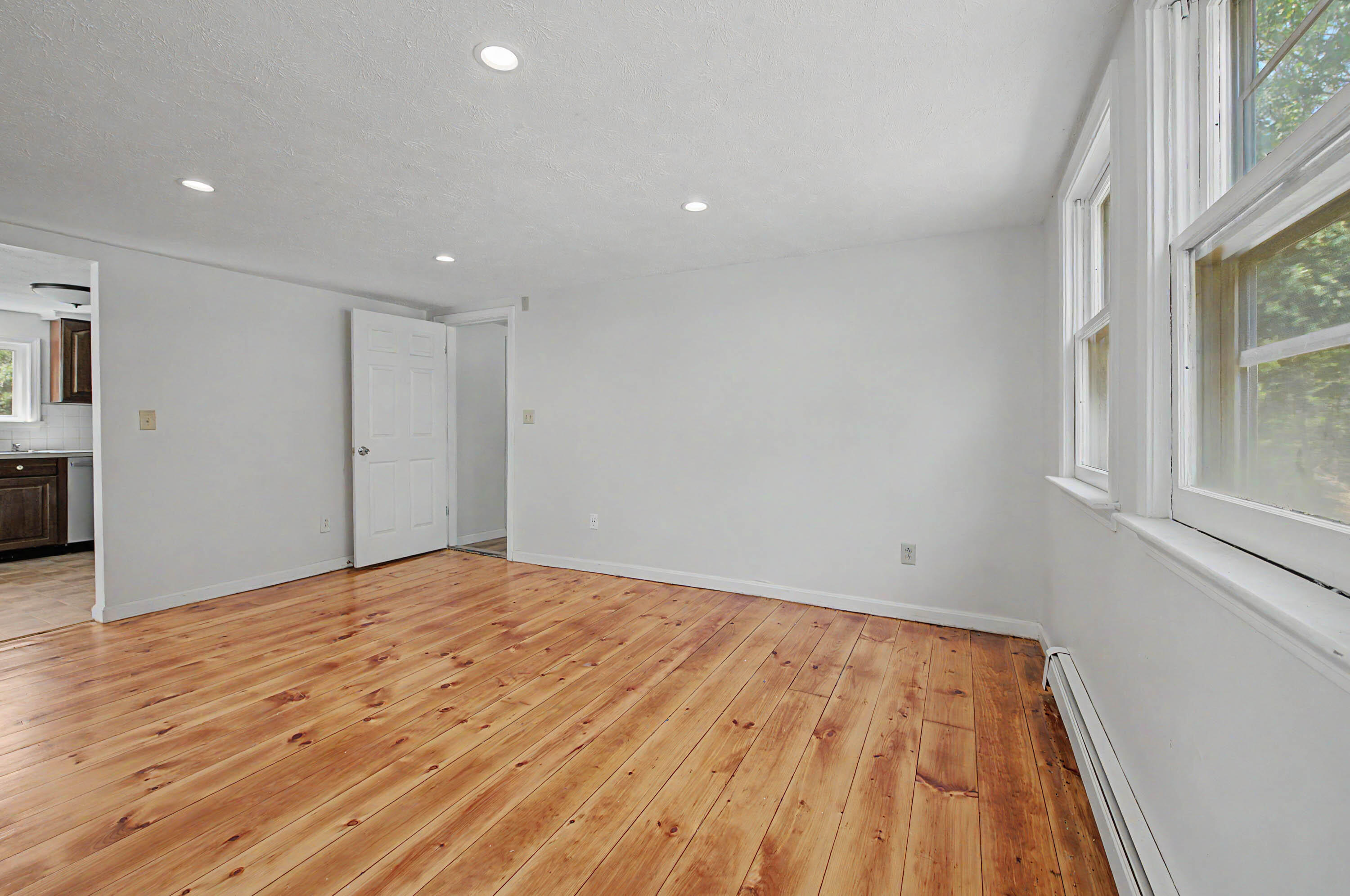 71 Middle Road Property Photo 6