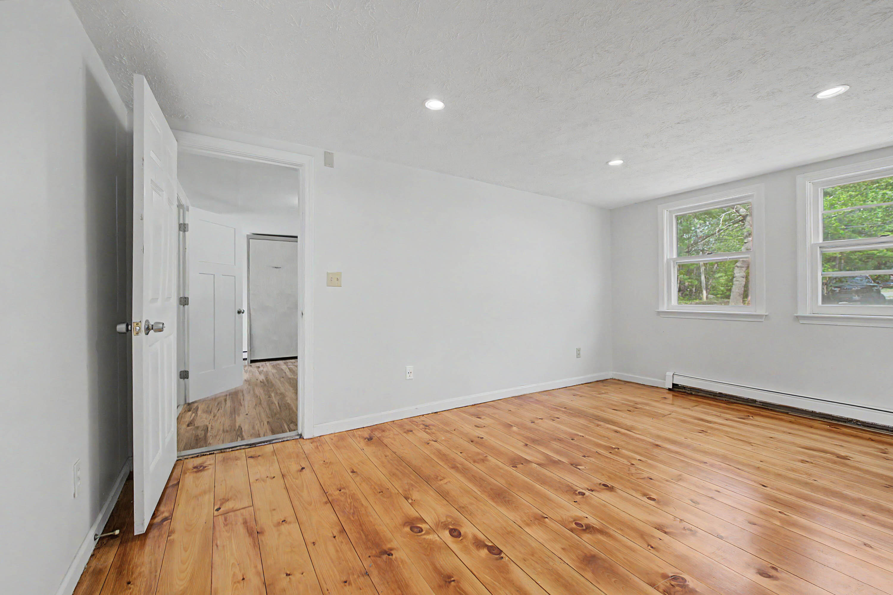 71 Middle Road Property Photo 12