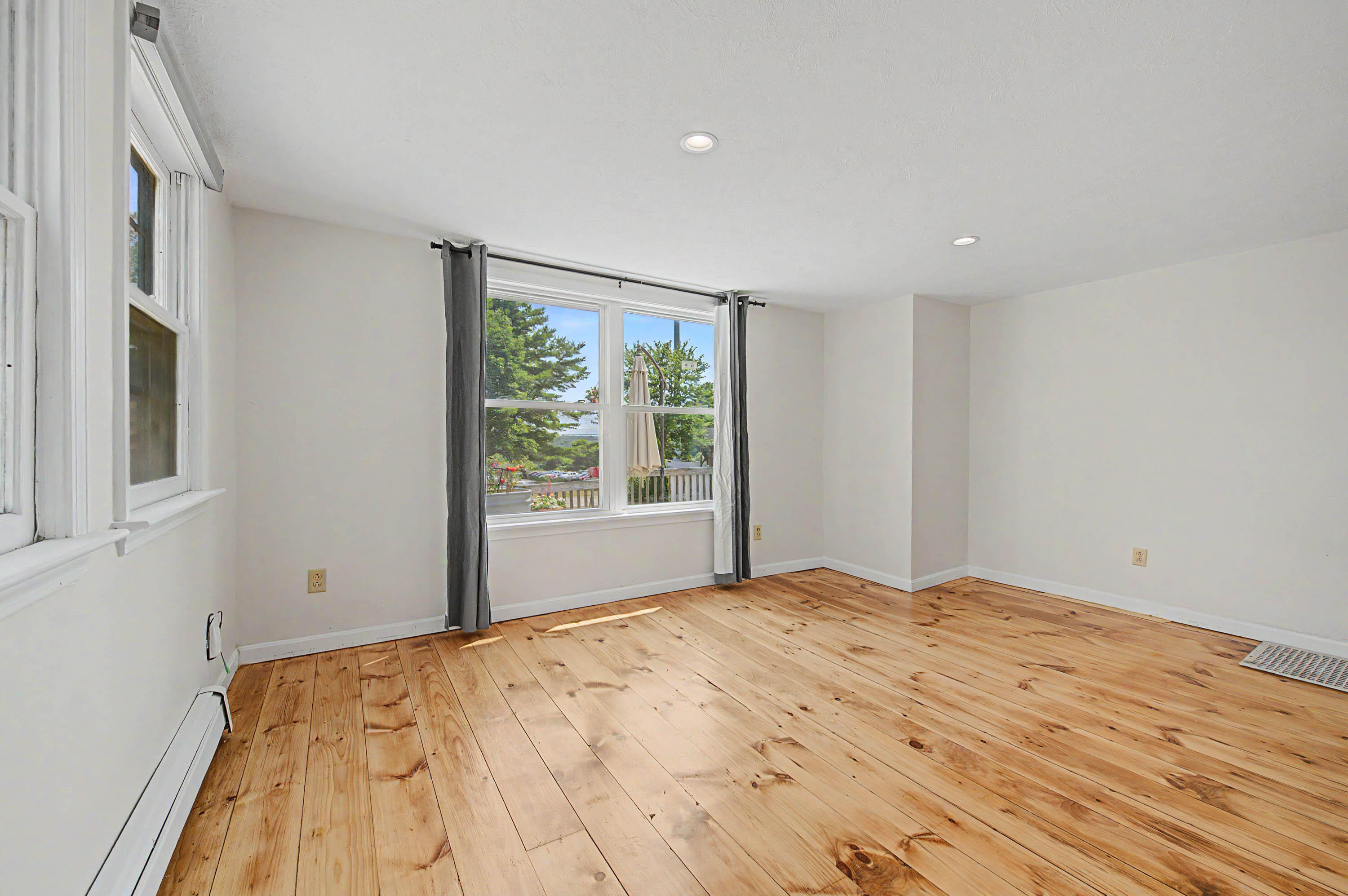 71 Middle Road Property Photo 18