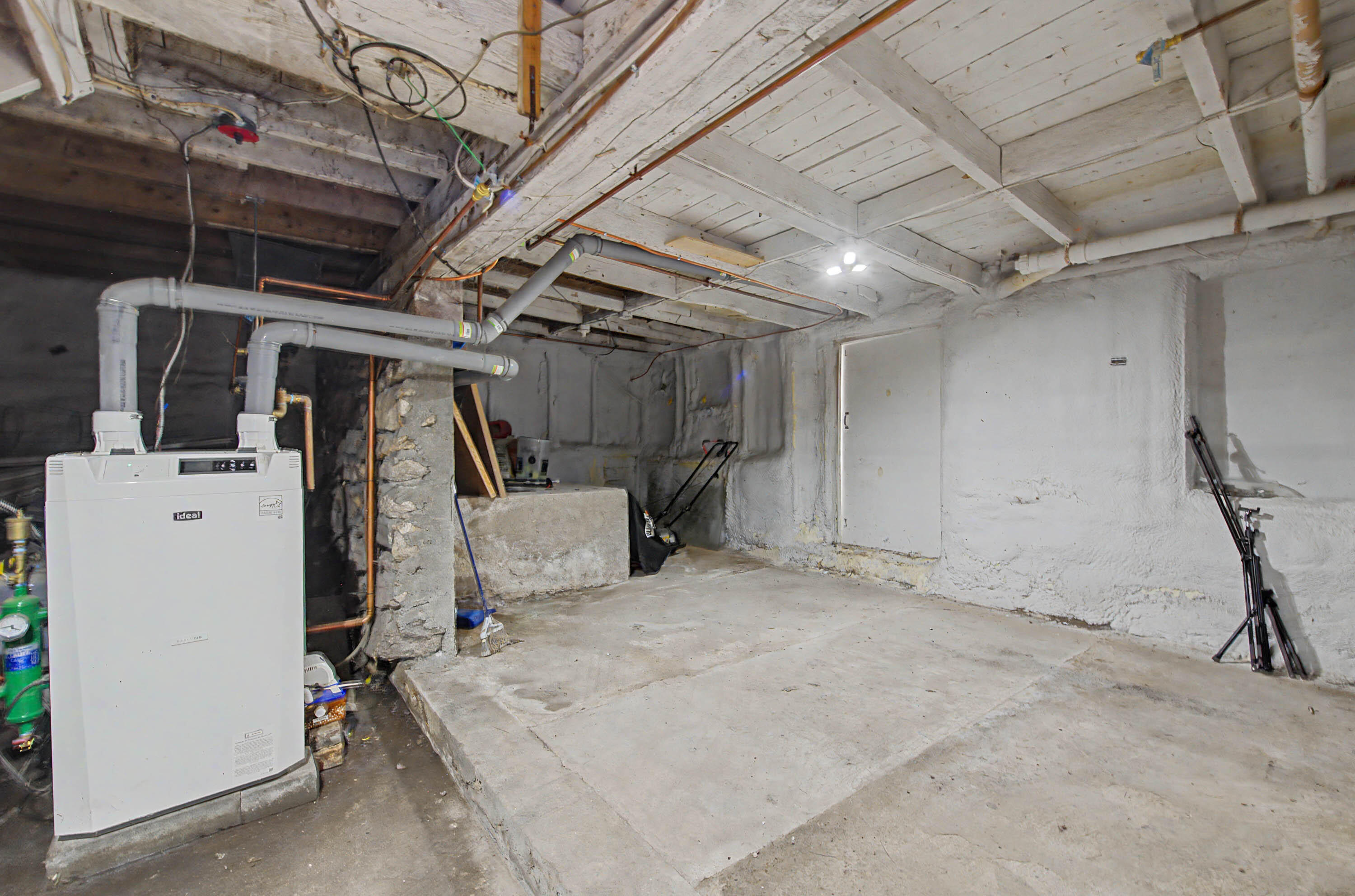71 Middle Road Property Photo 32