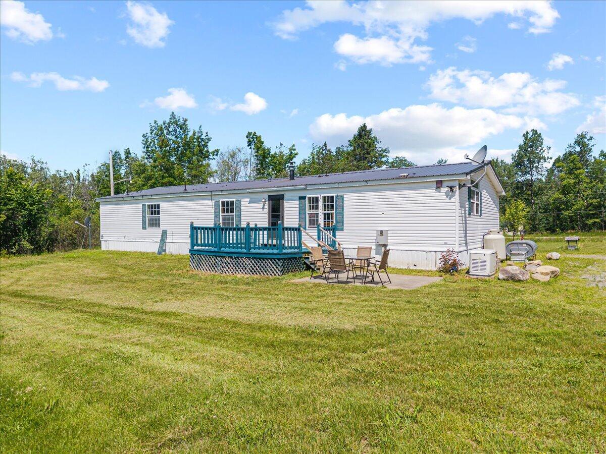 405 E Road Property Photo 4