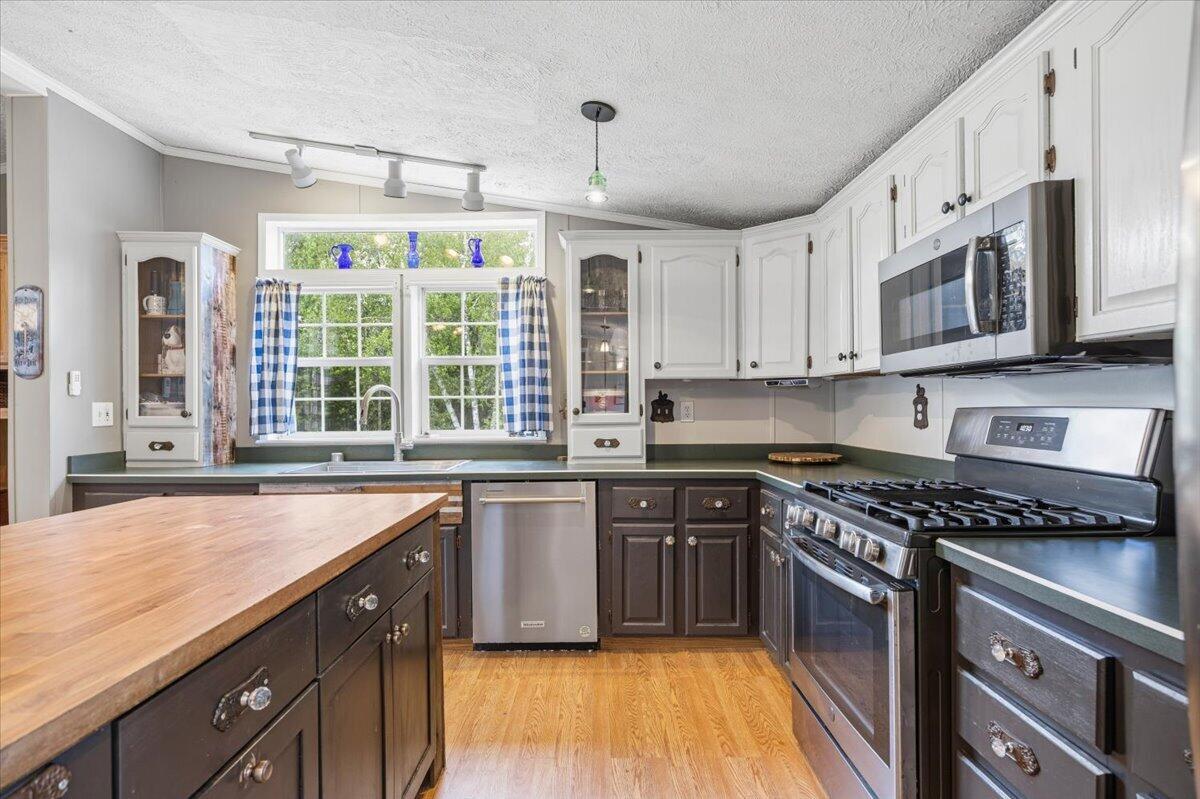 405 E Road Property Photo 11