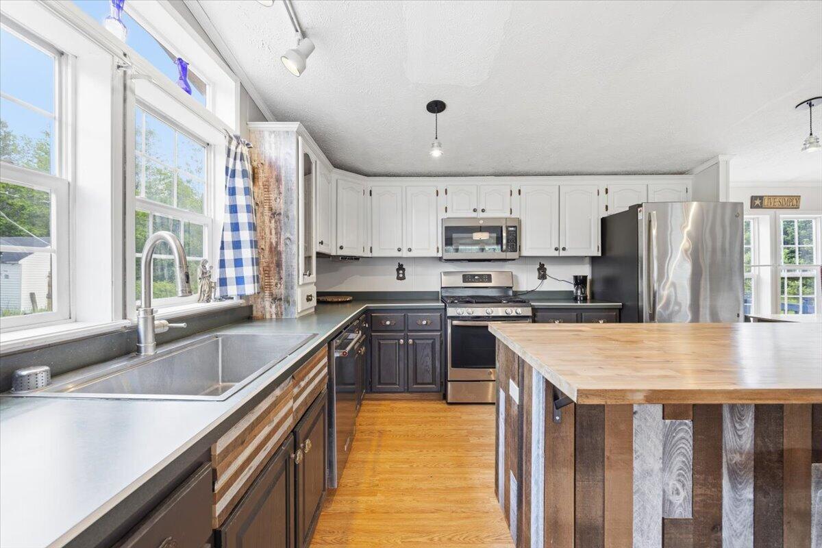 405 E Road Property Photo 12