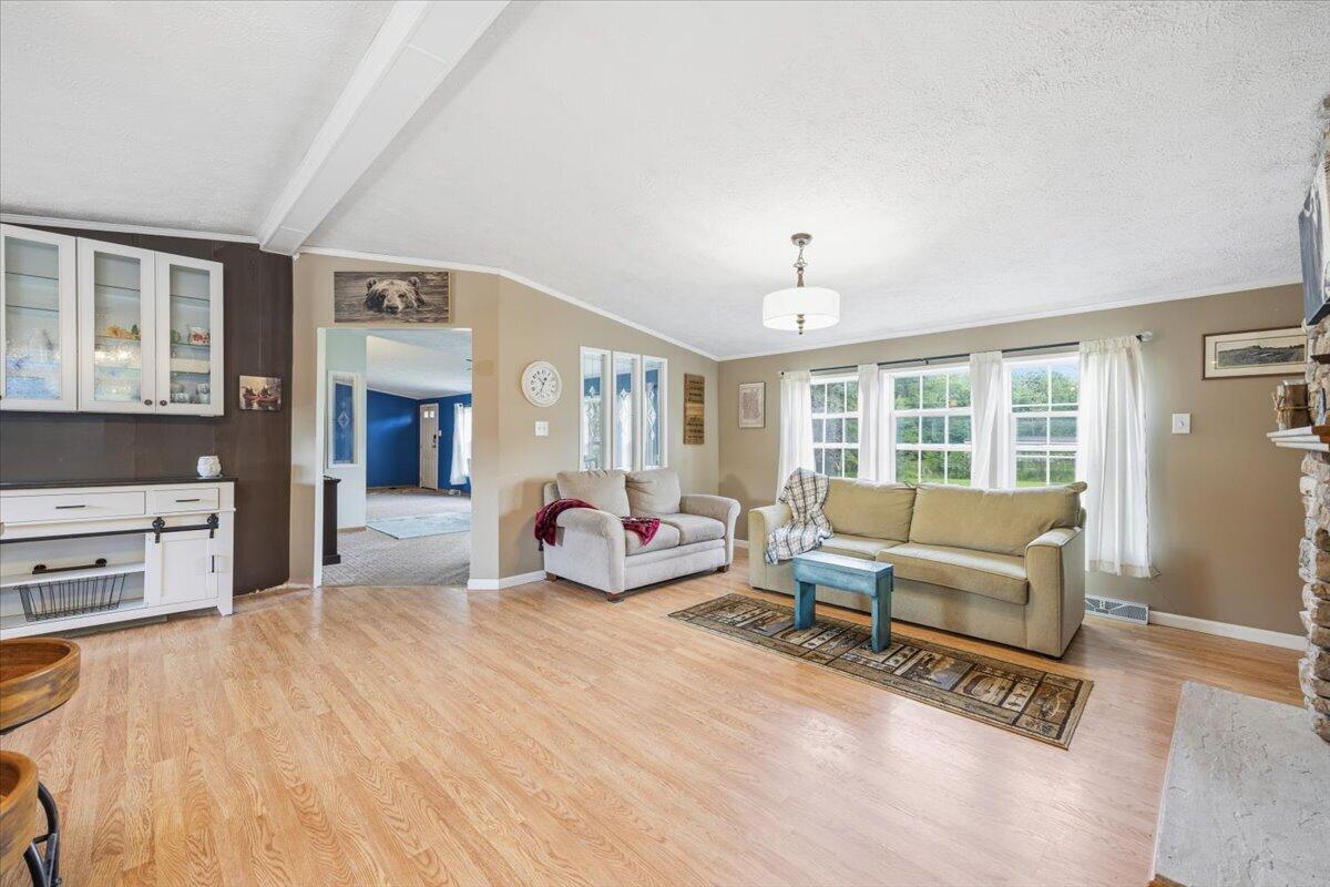405 E Road Property Photo 18