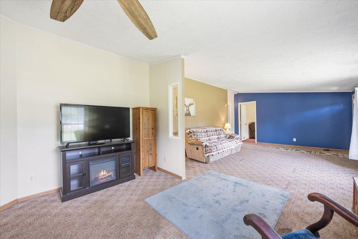405 E Road Property Photo 21