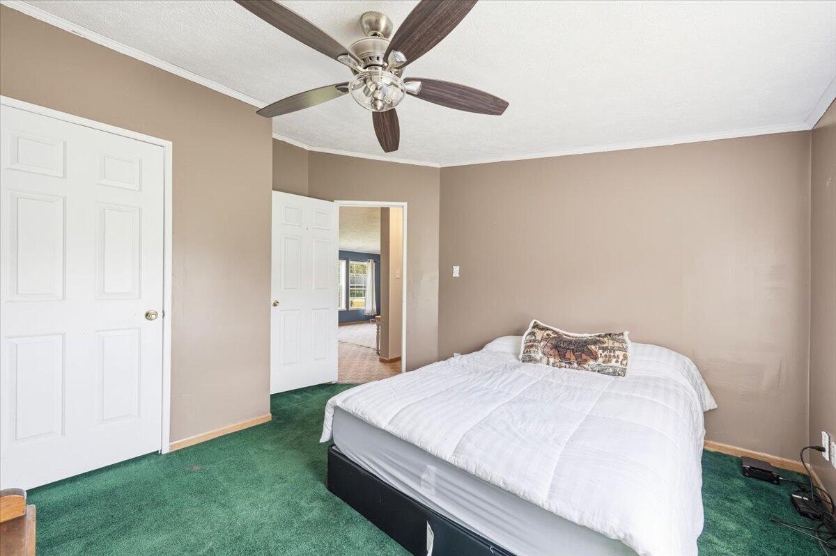 405 E Road Property Photo 27