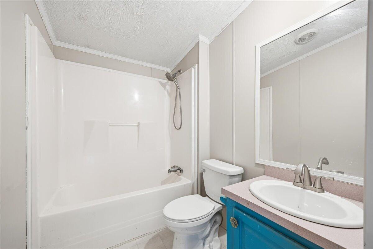 405 E Road Property Photo 28
