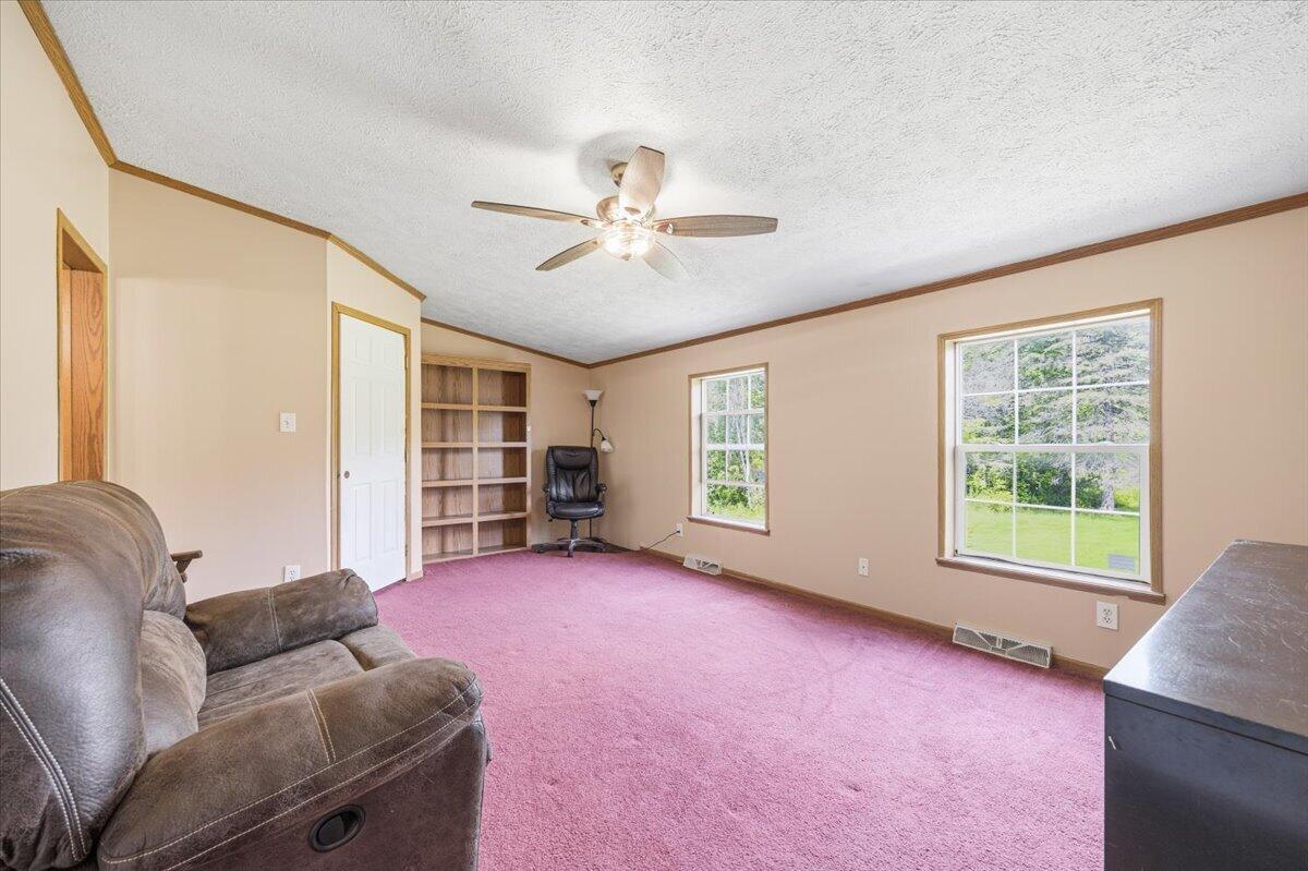405 E Road Property Photo 30