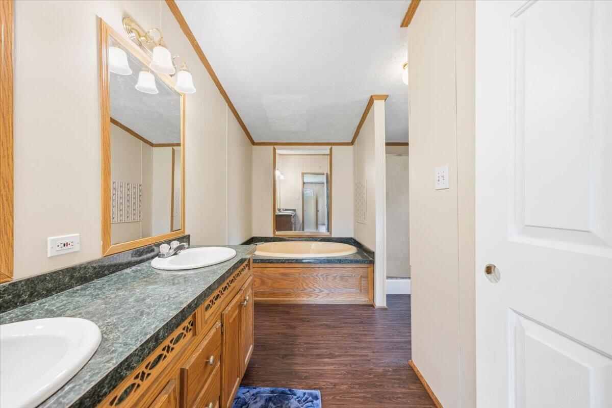 405 E Road Property Photo 33