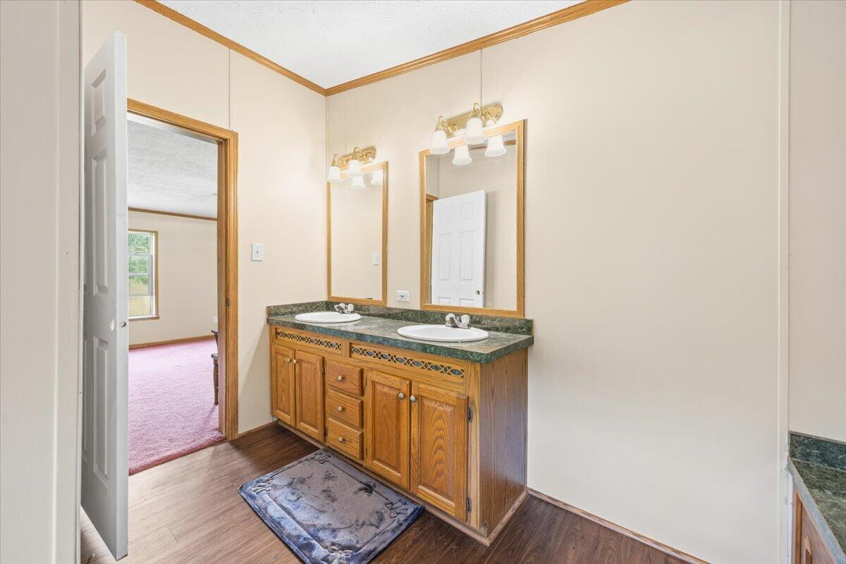 405 E Road Property Photo 35