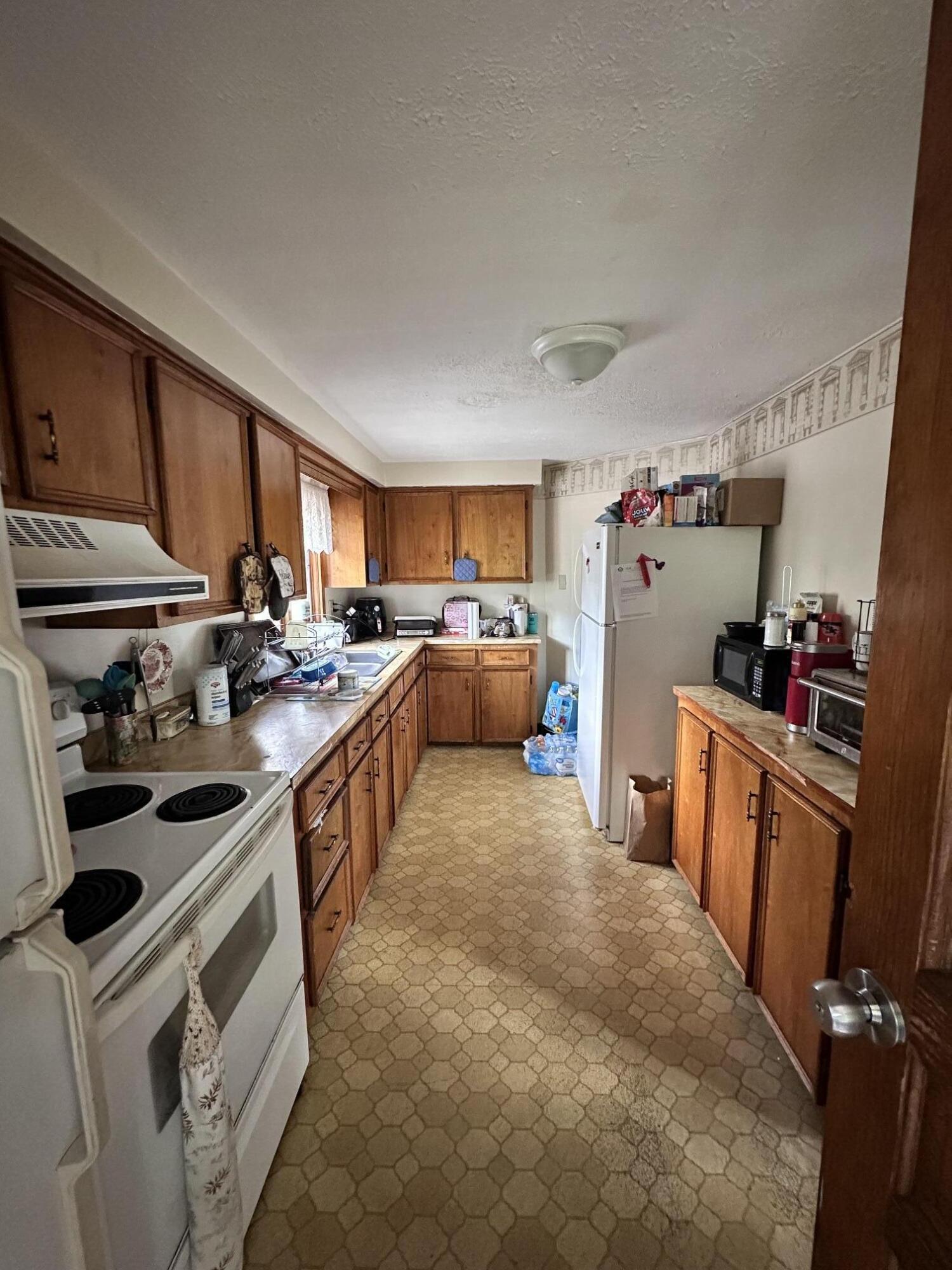 156 Cottage Street Property Photo 6