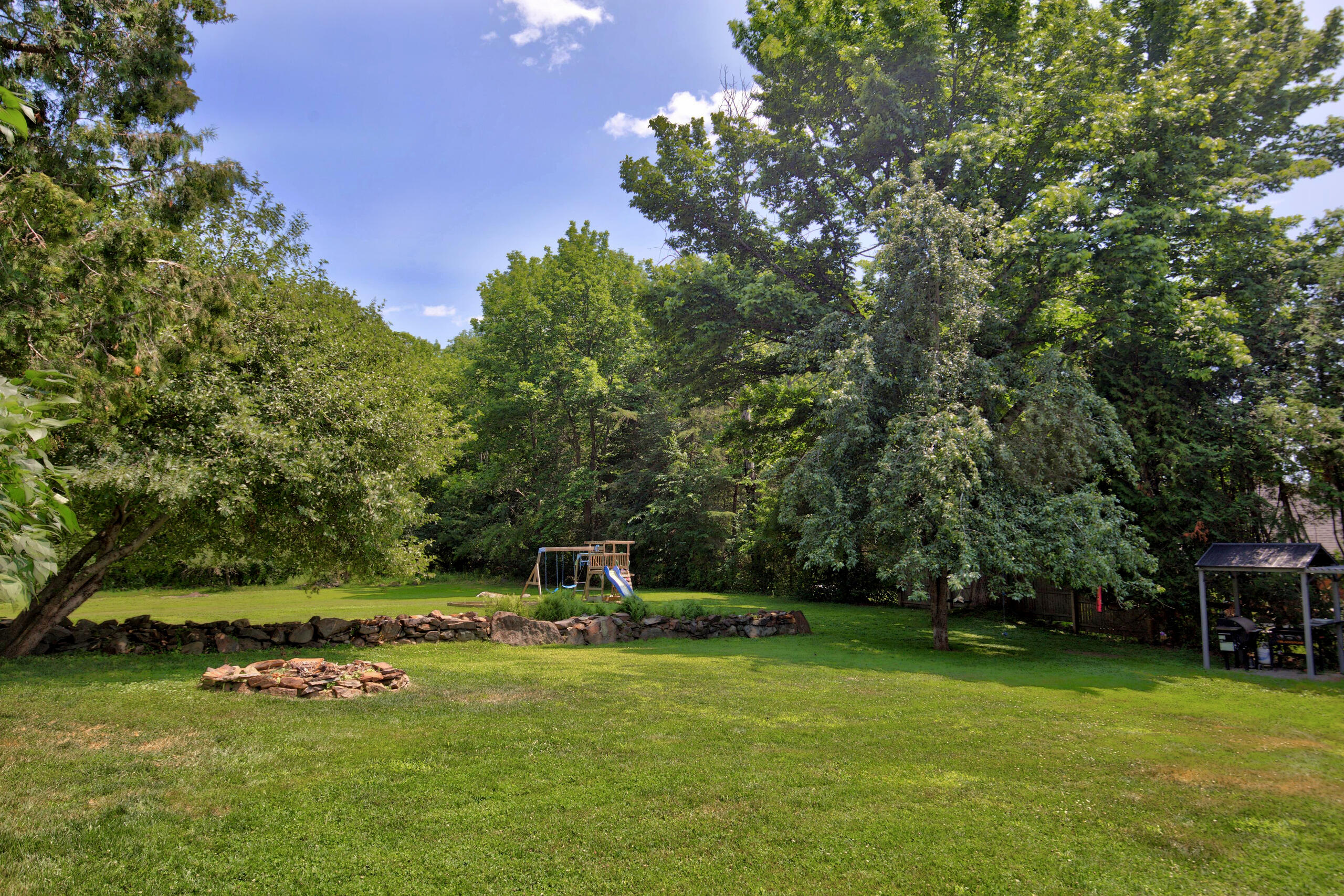 15 Nicholson Avenue Property Photo 50