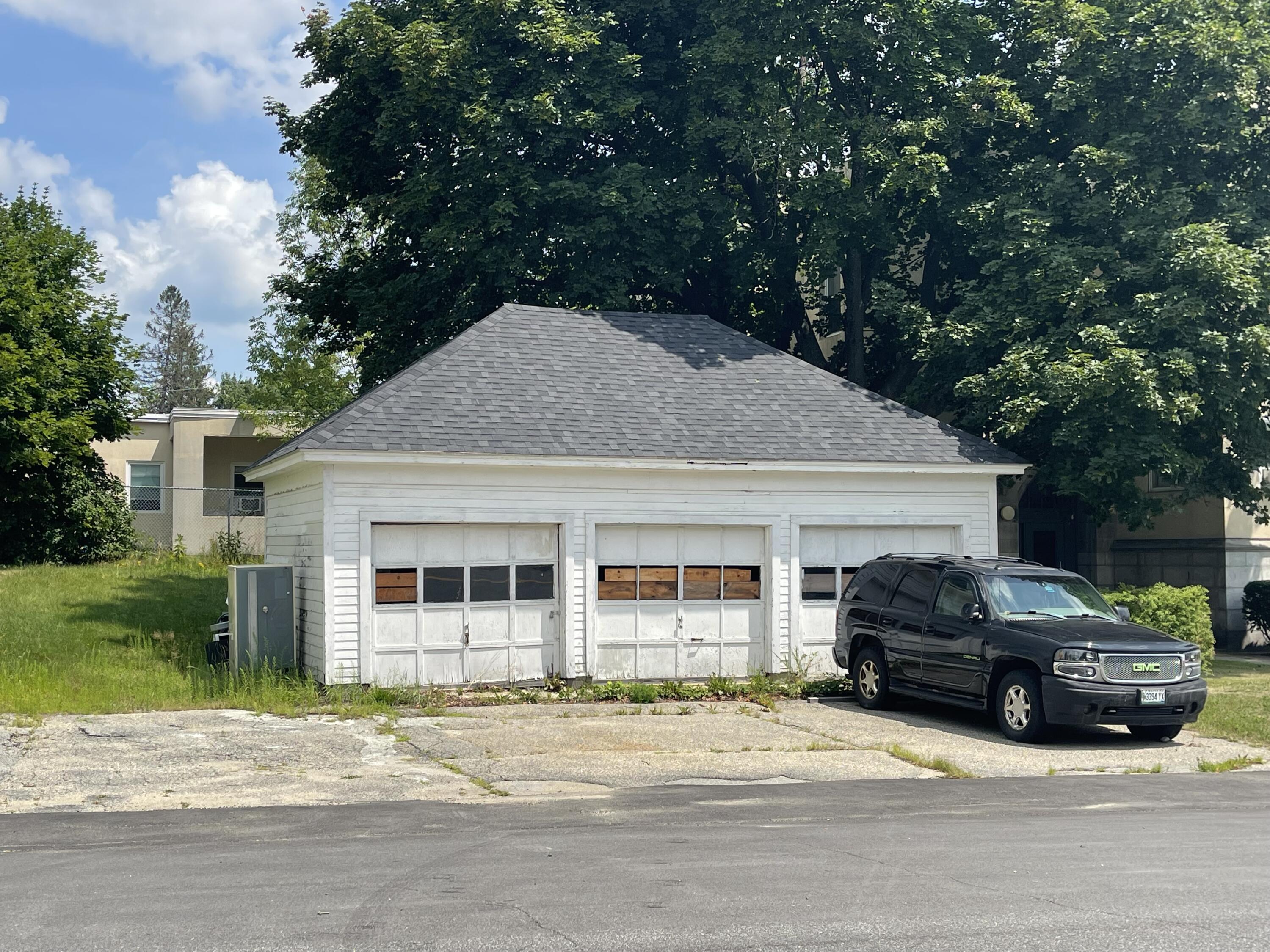 232 Franklin Street Property Photo 4
