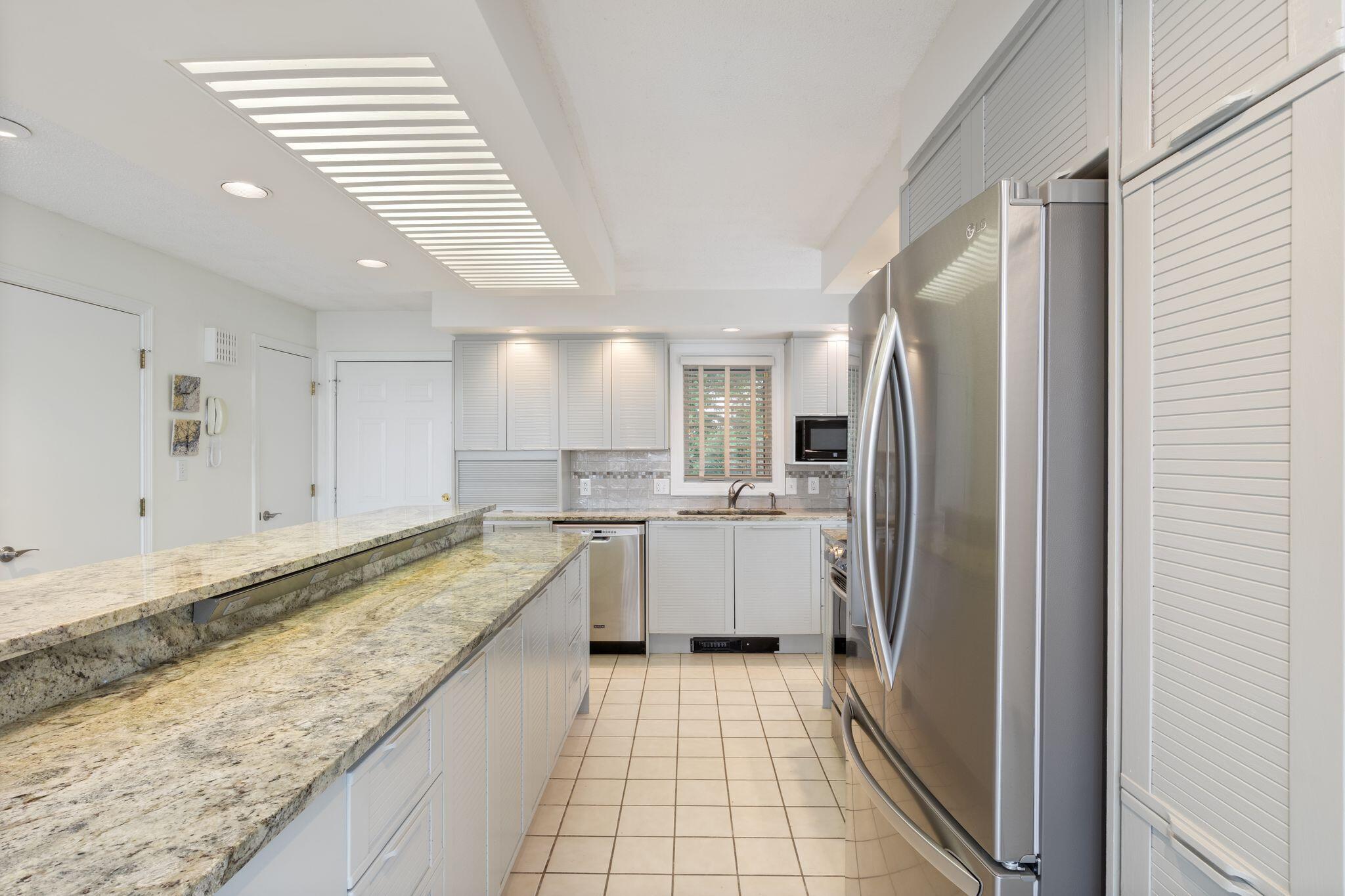 146 W Grand Avenue 47 Property Photo 6