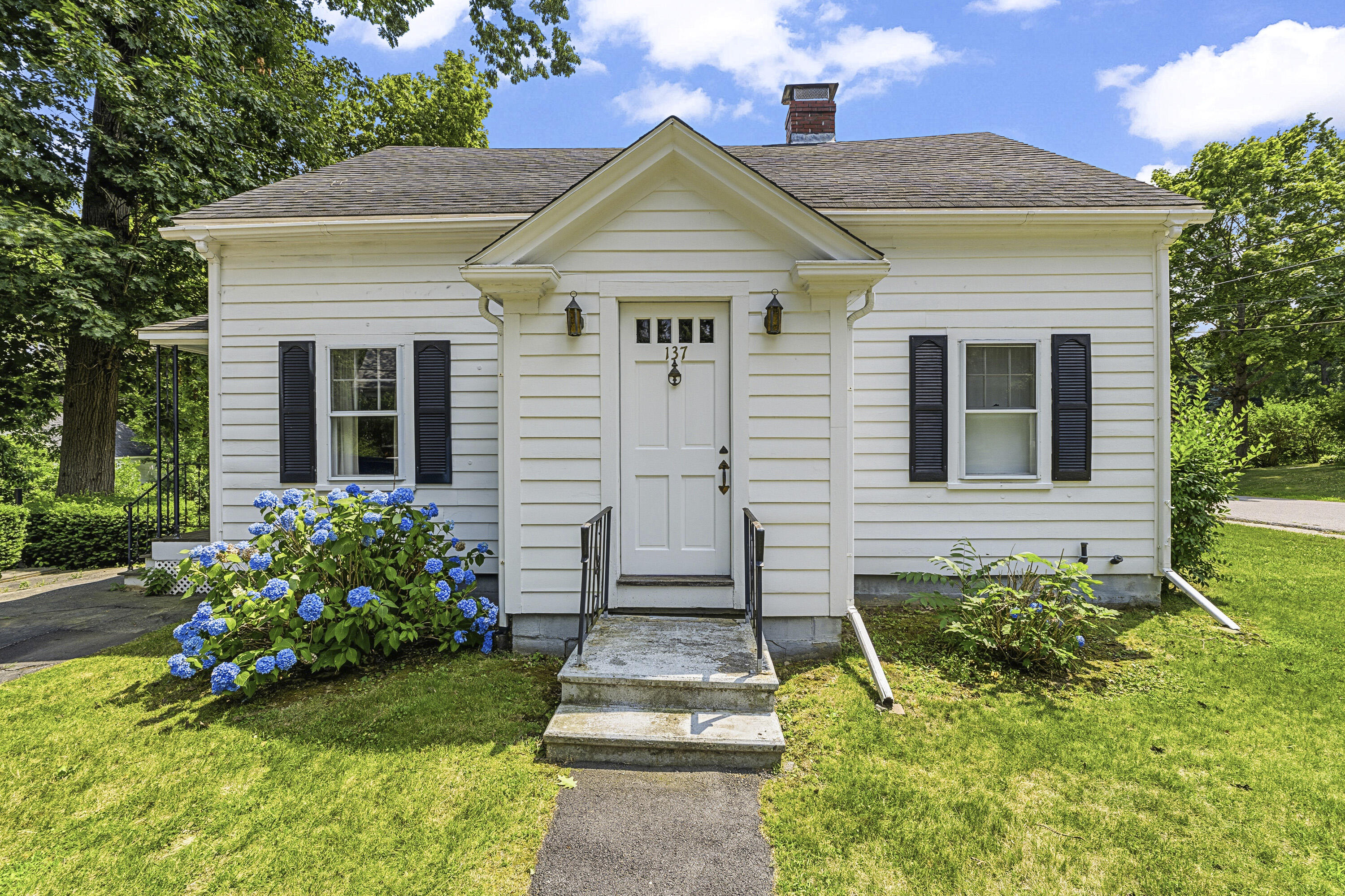 137 Pleasant Street Property Photo 1