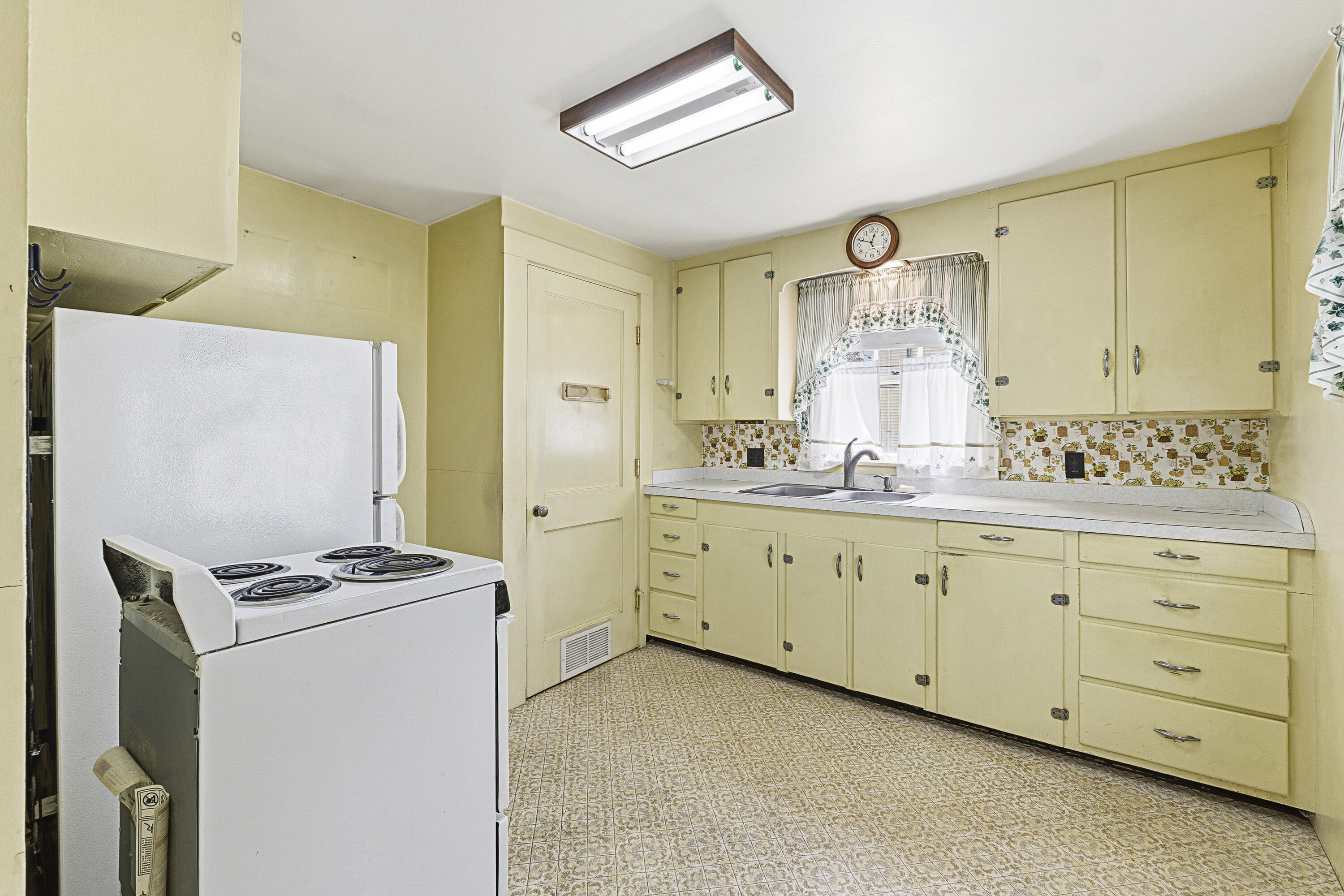 137 Pleasant Street Property Photo 6