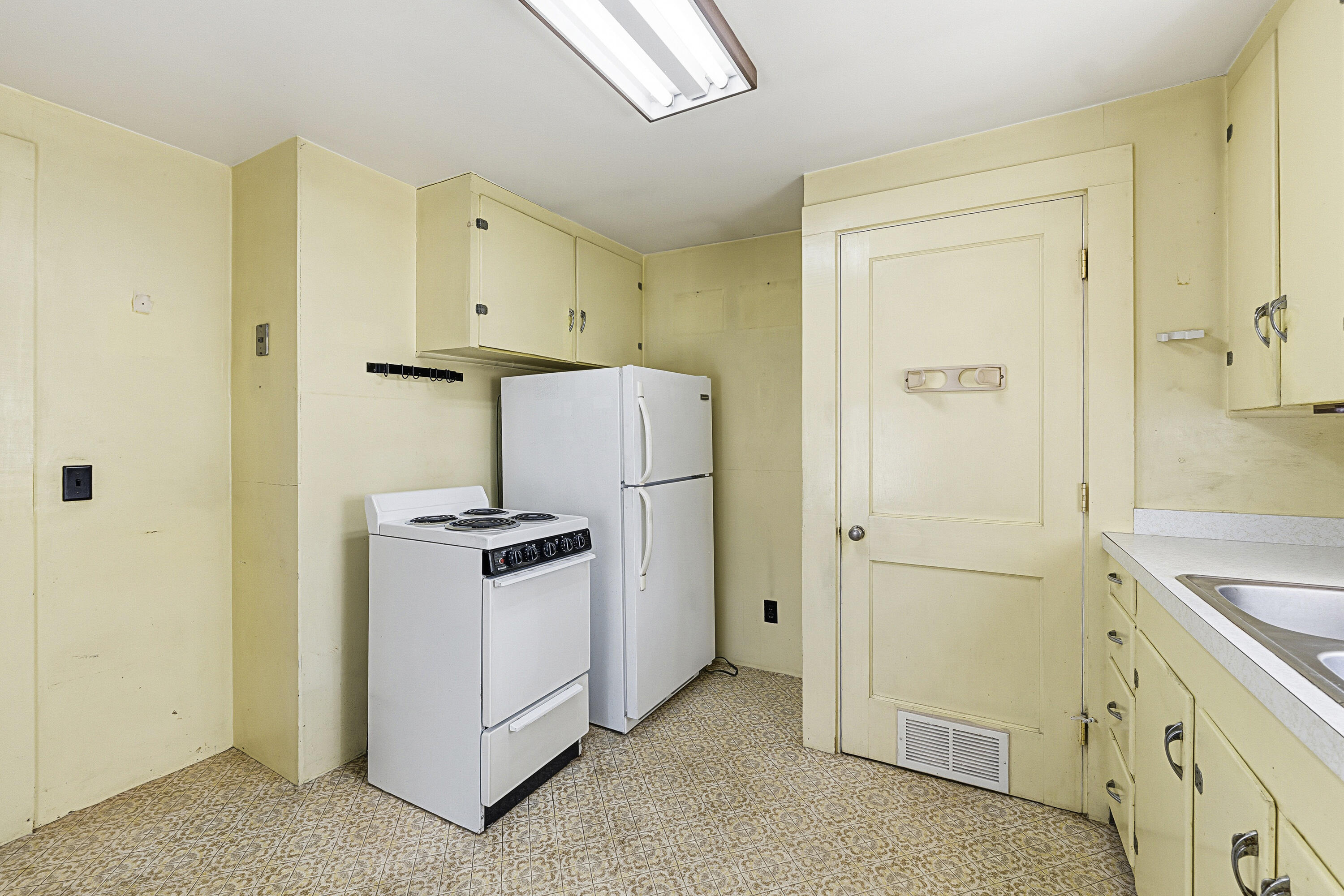 137 Pleasant Street Property Photo 9