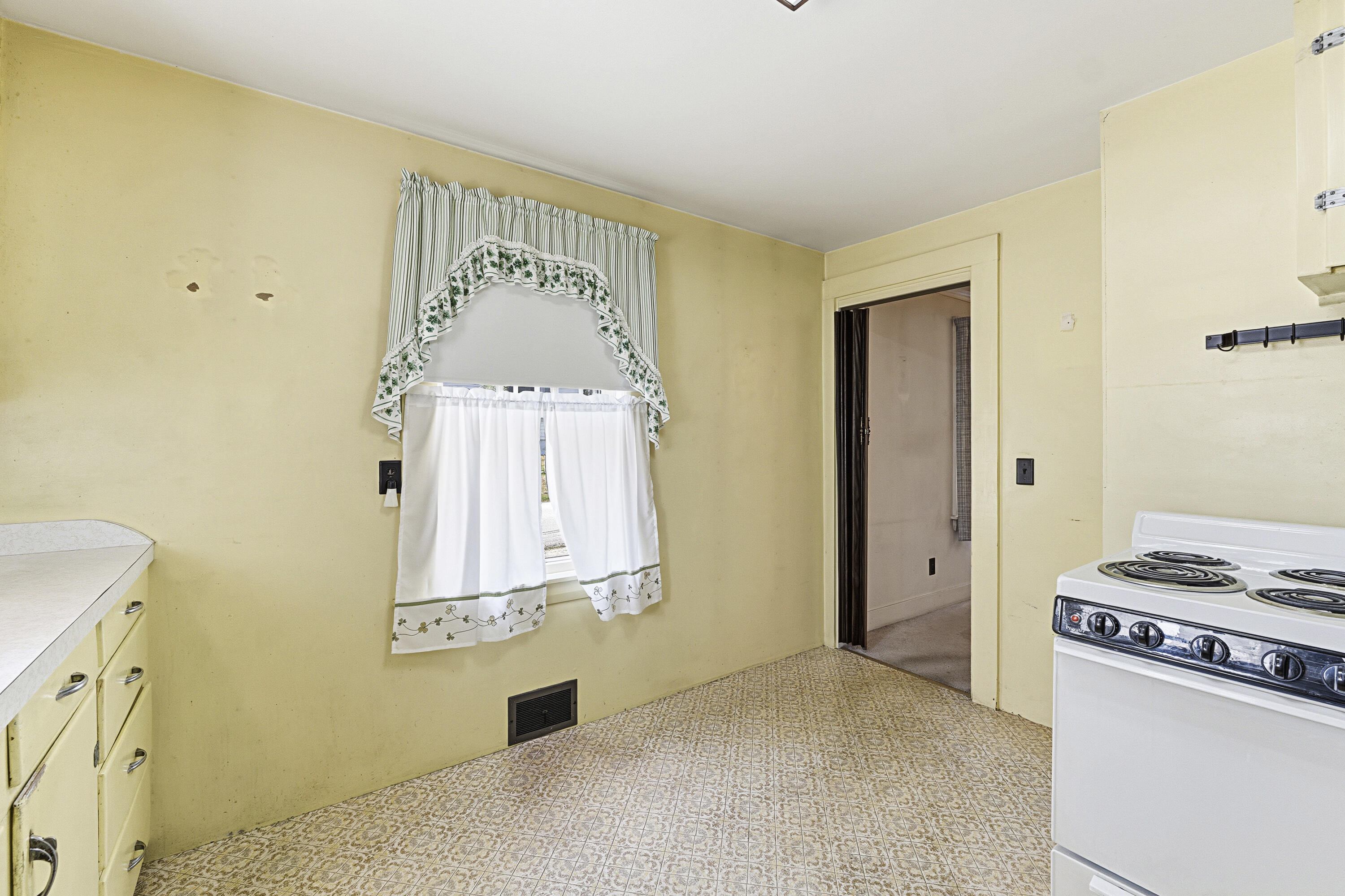 137 Pleasant Street Property Photo 10