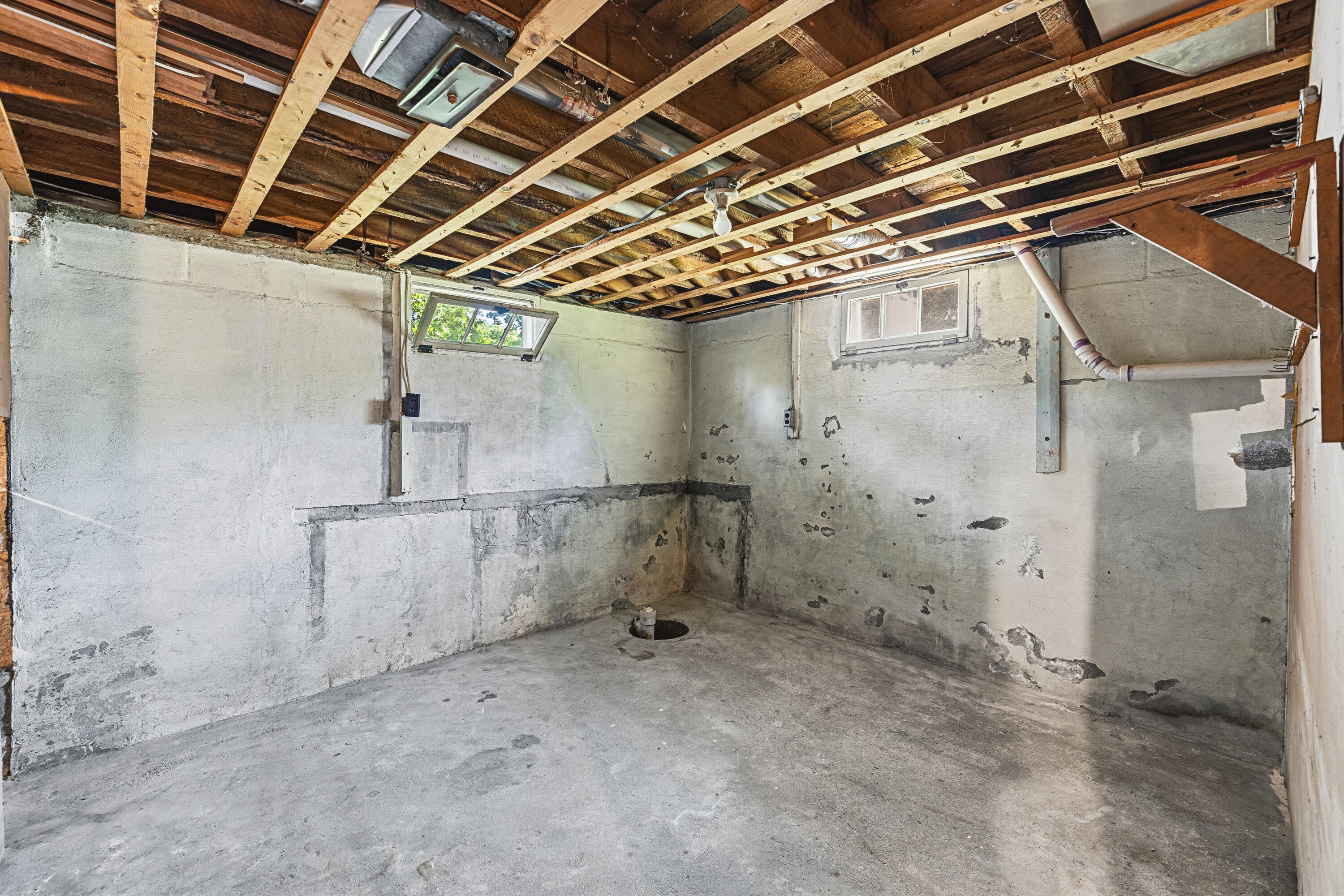 137 Pleasant Street Property Photo 28