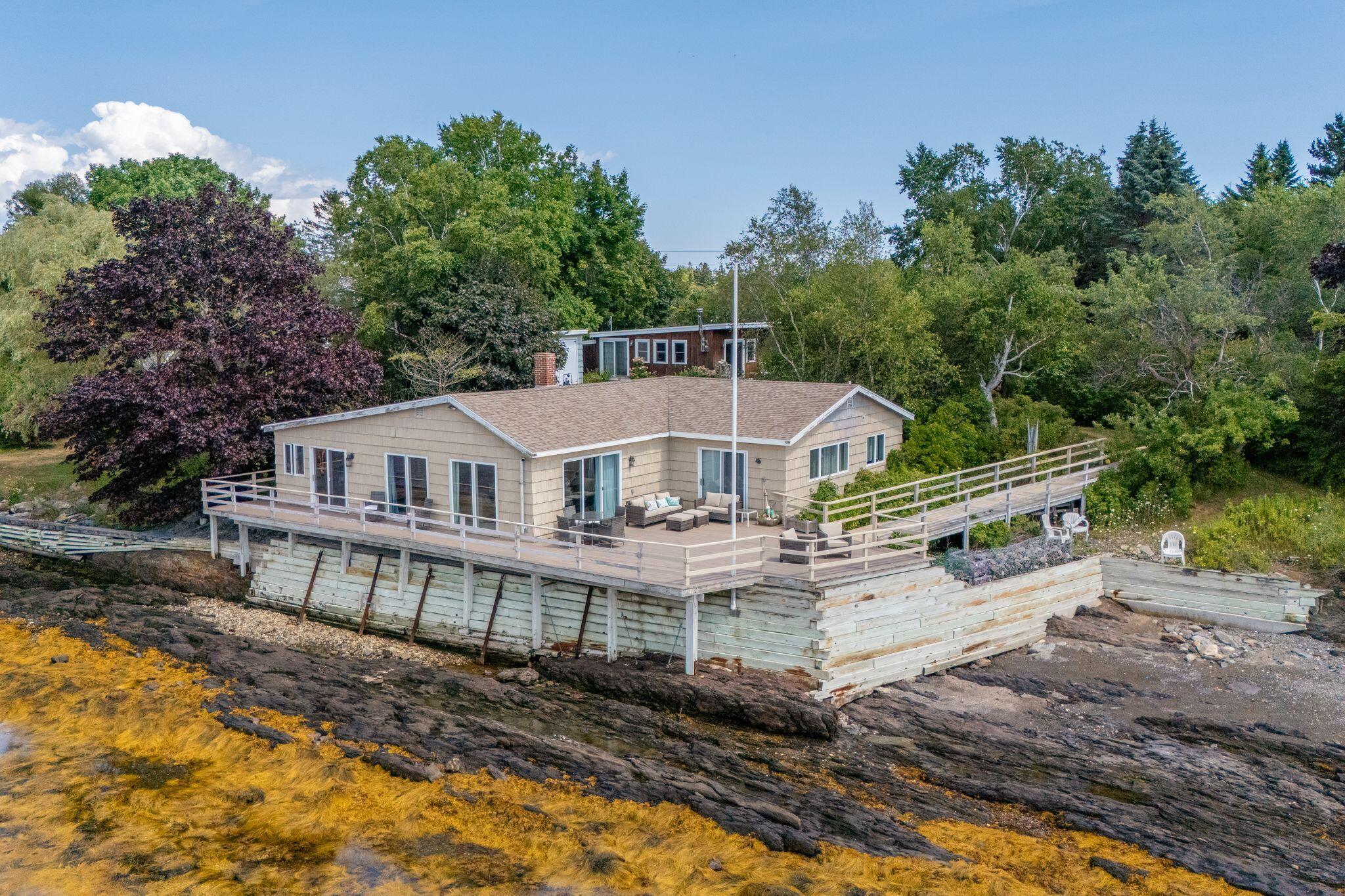 195 Beach Road Property Photo 1