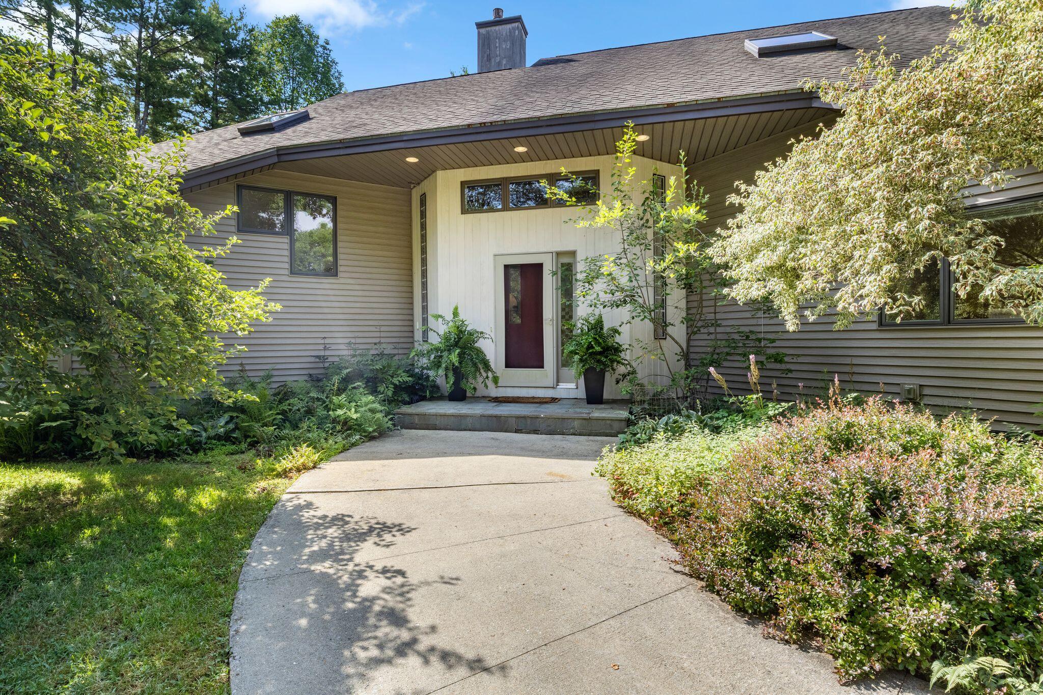43 Carson Drive Property Photo 3