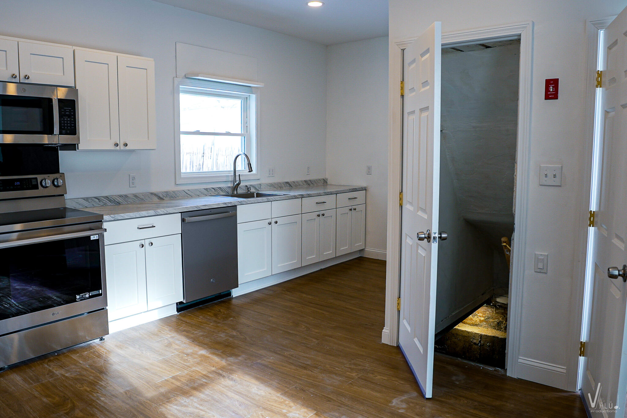 149 College Street Property Photo 2