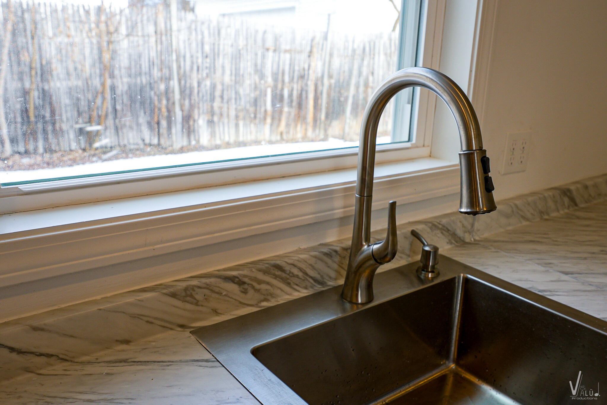 149 College Street Property Photo 5