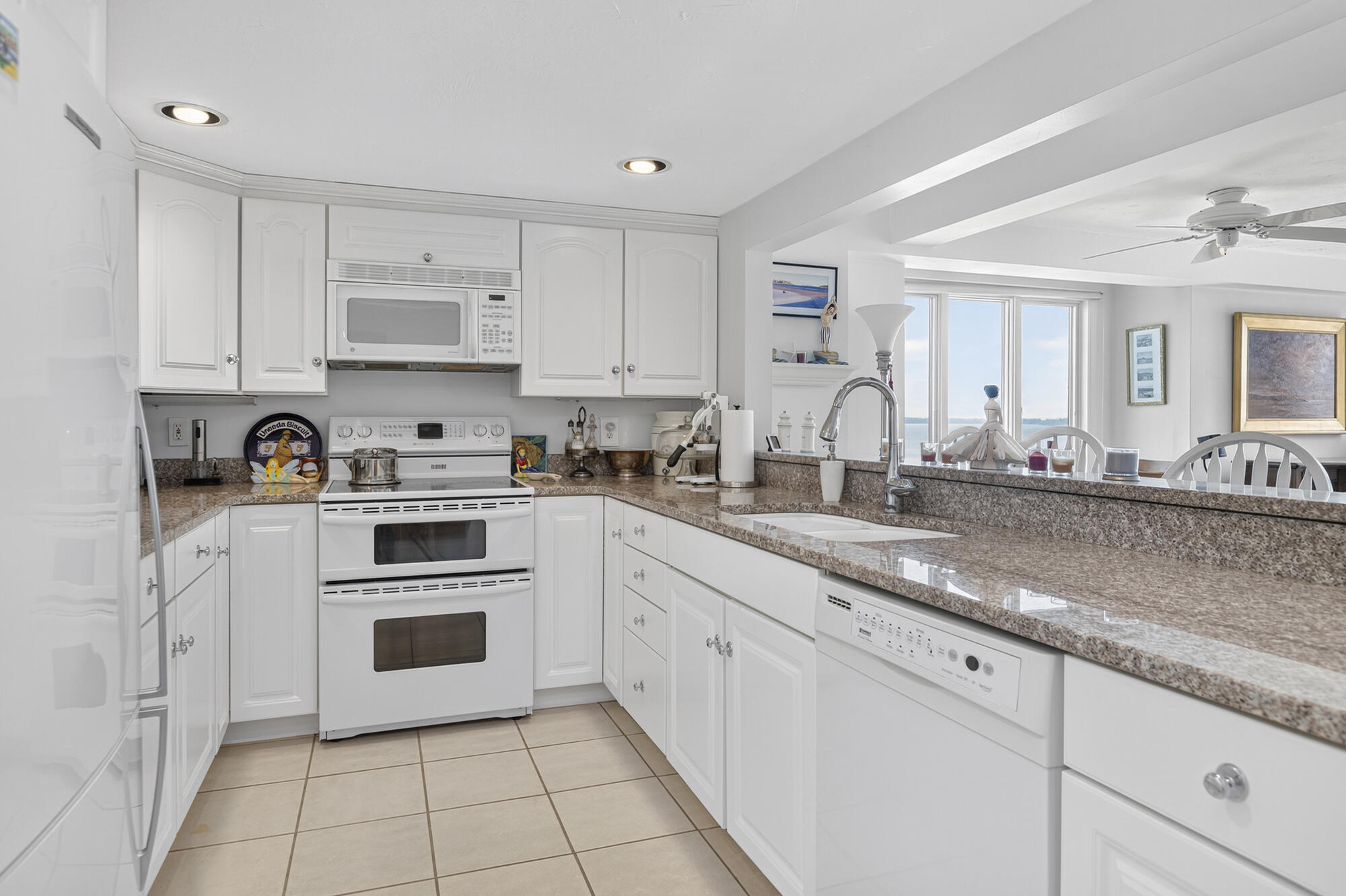 191 E Grand Avenue 701 Property Photo 16