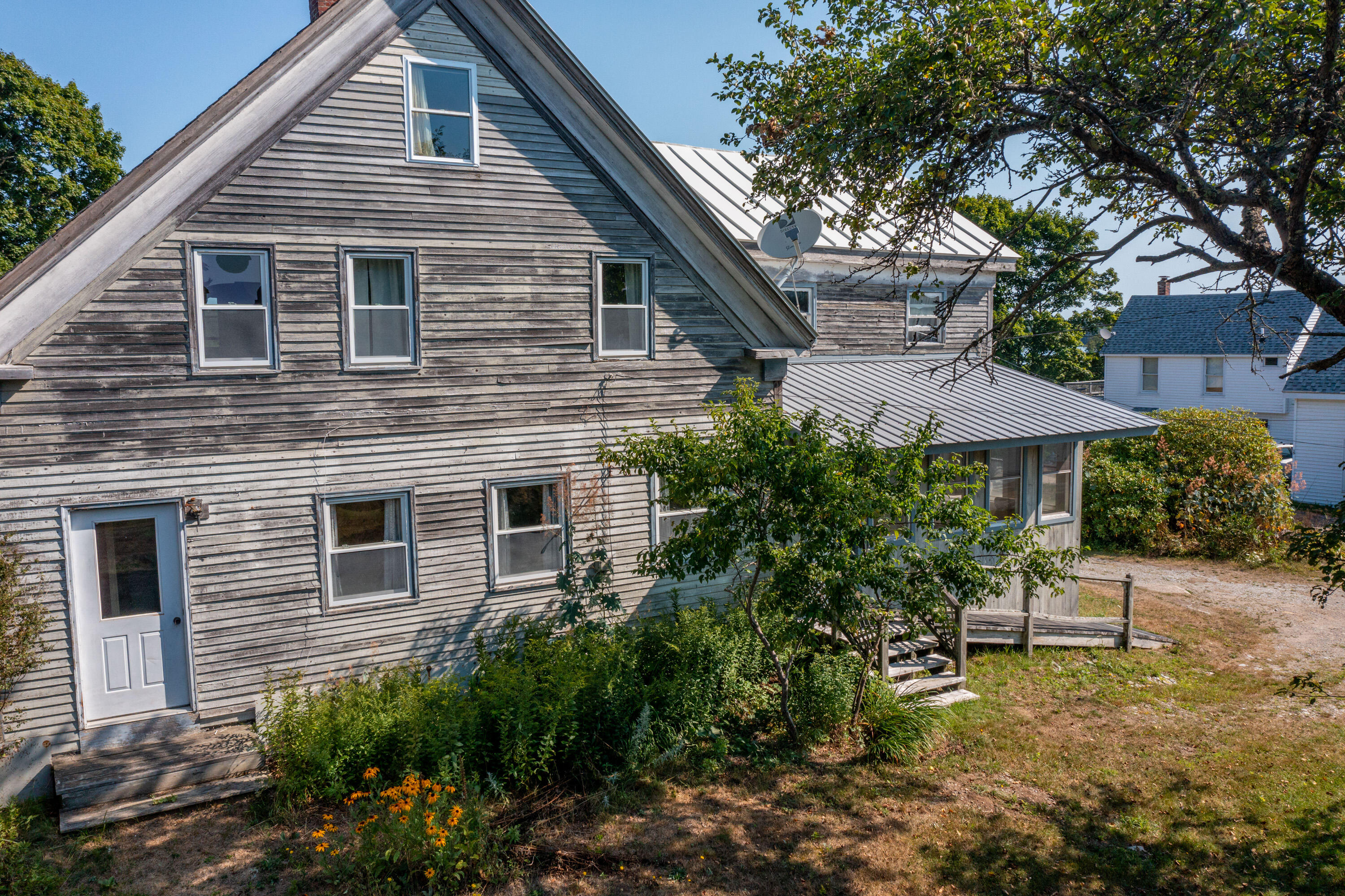 12 Lake View Street Property Photo 3
