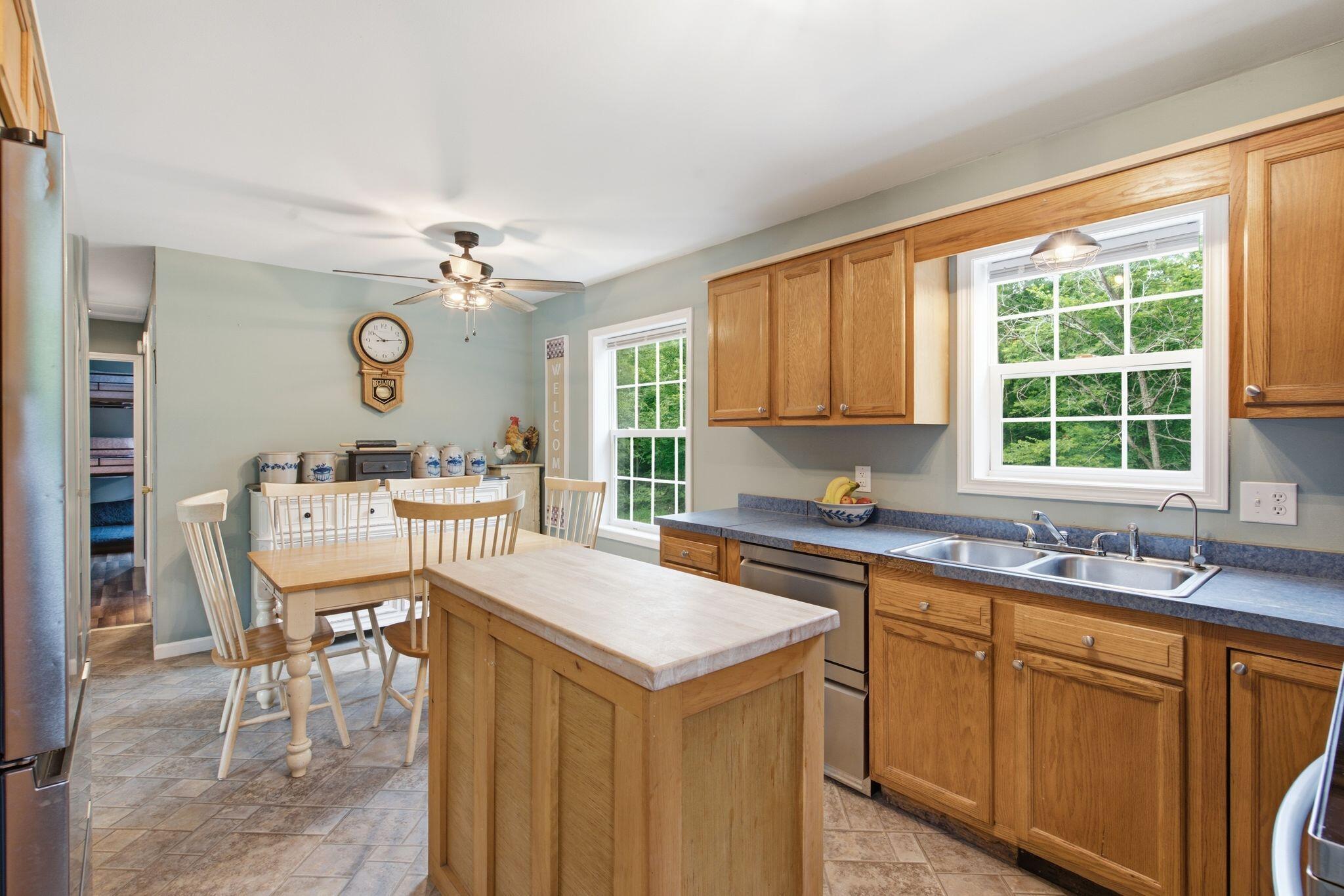 9 Moffett Road Property Photo 8