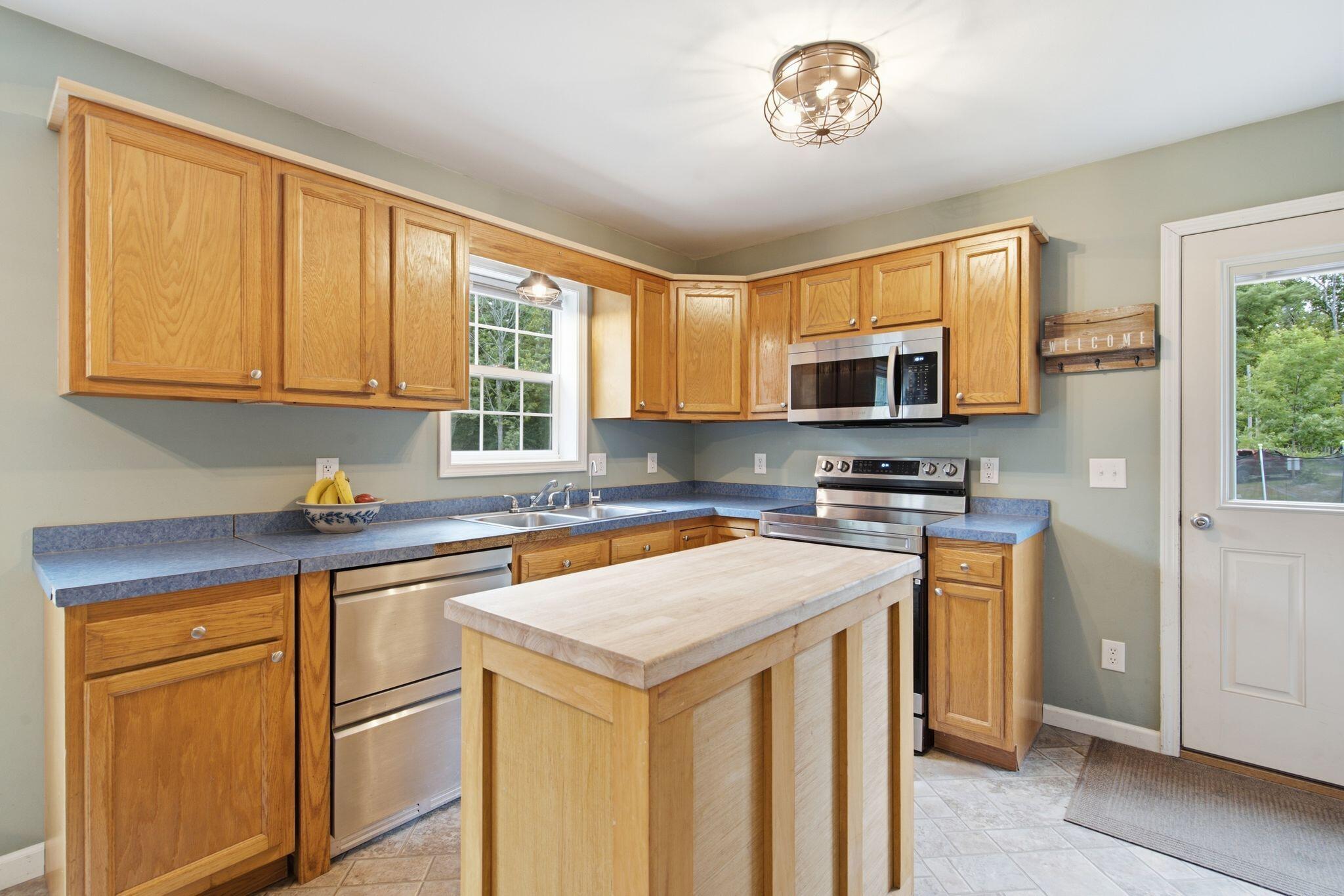 9 Moffett Road Property Photo 9
